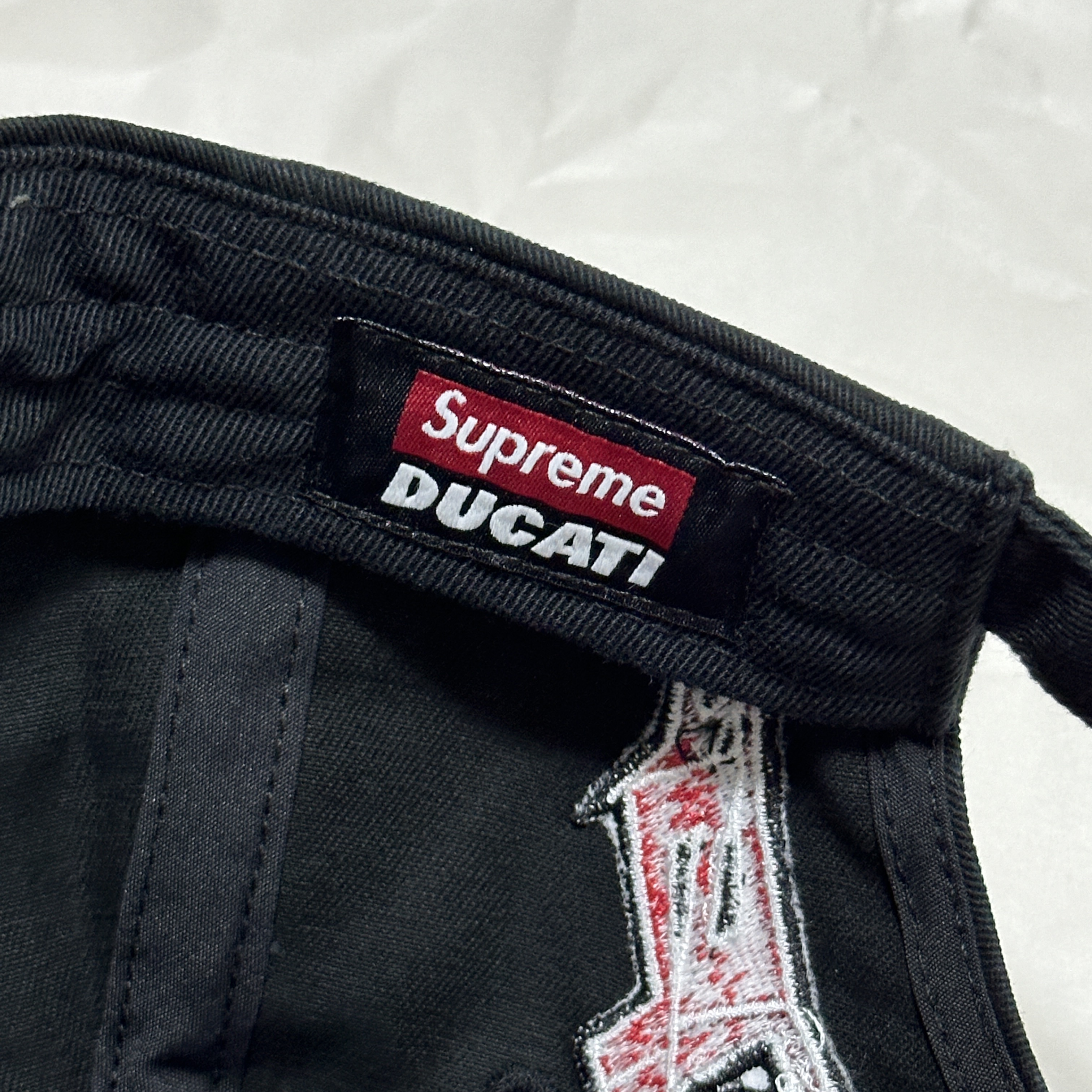 Supreme x Ducati 6-Panel Black - 24SS 착용 스타일 - 2