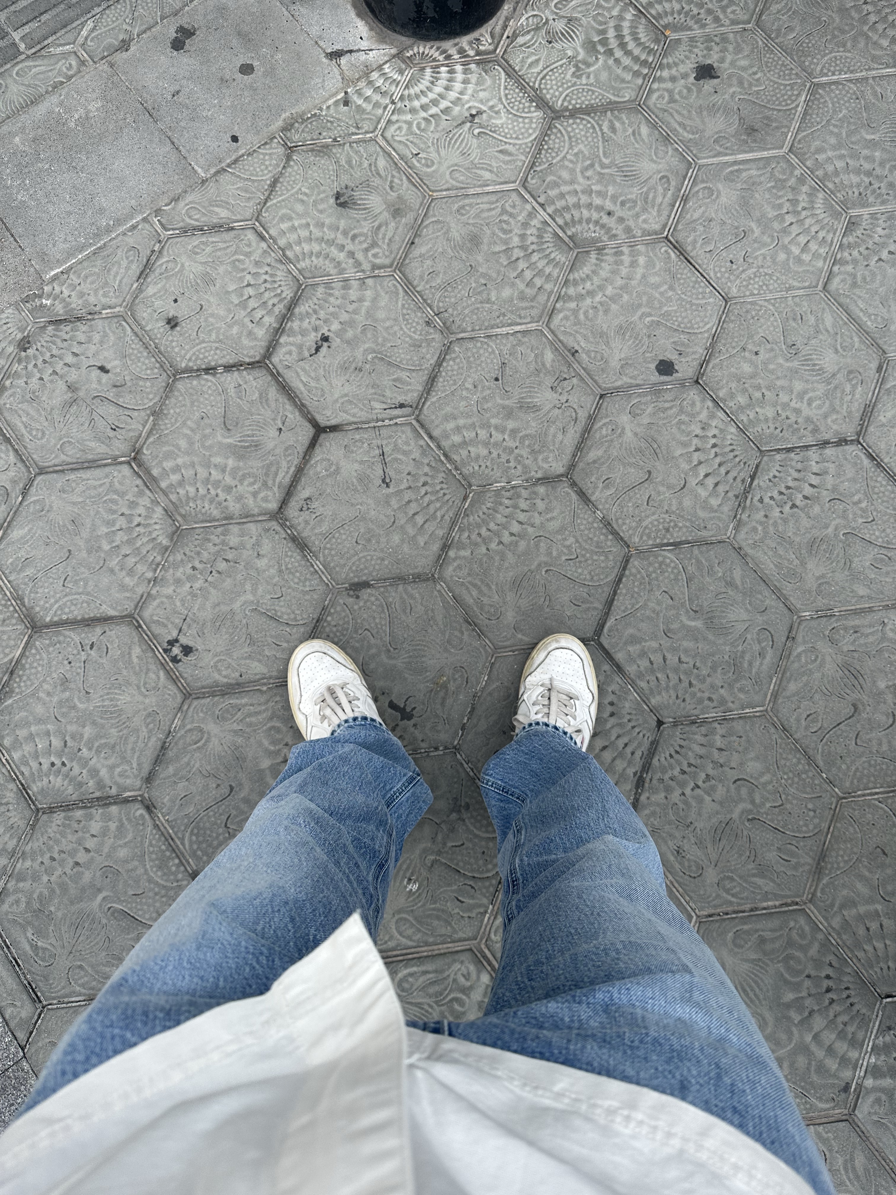 Autry Medalist Low Leather Sneakers White 착용 스타일 - 2