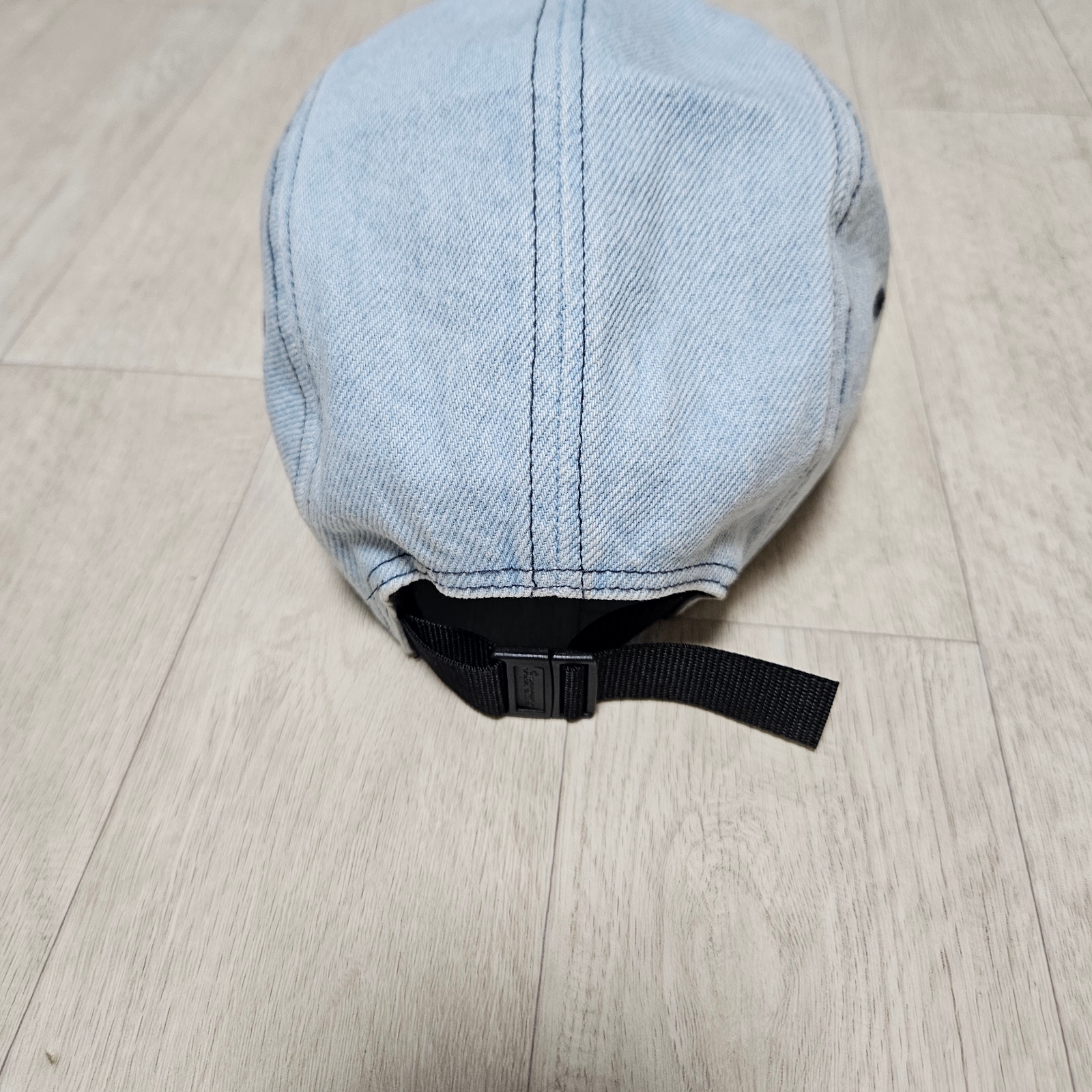 Supreme Denim Camp Cap Washed Blue - 22FW 착용 스타일 - 2