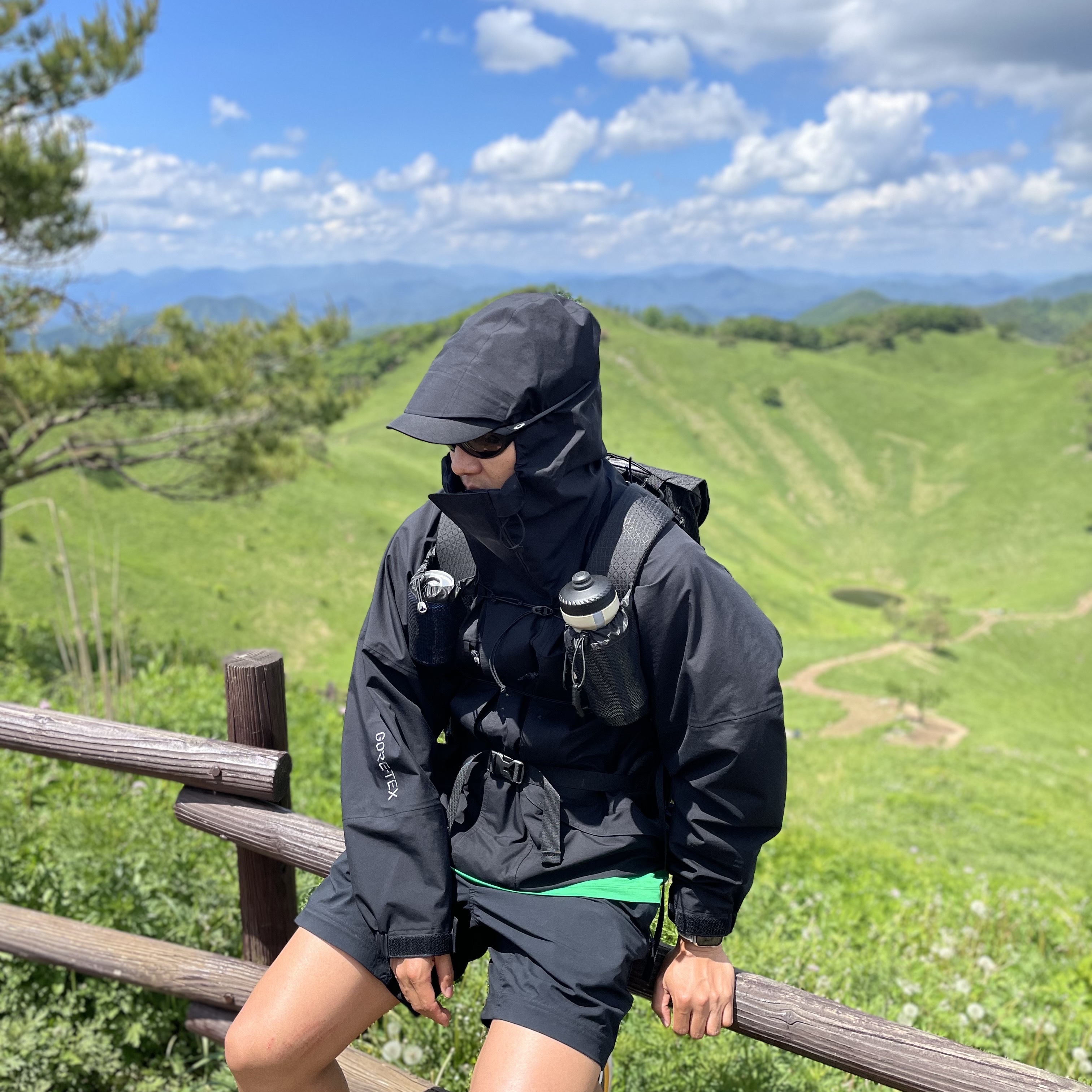 Oakley Eye Jacket Redux Matte Black Frame Prizm Grey Lenses High Bridge Fit, Nike ACG Gore-Tex Jacket Black Anthracite 착용 스타일