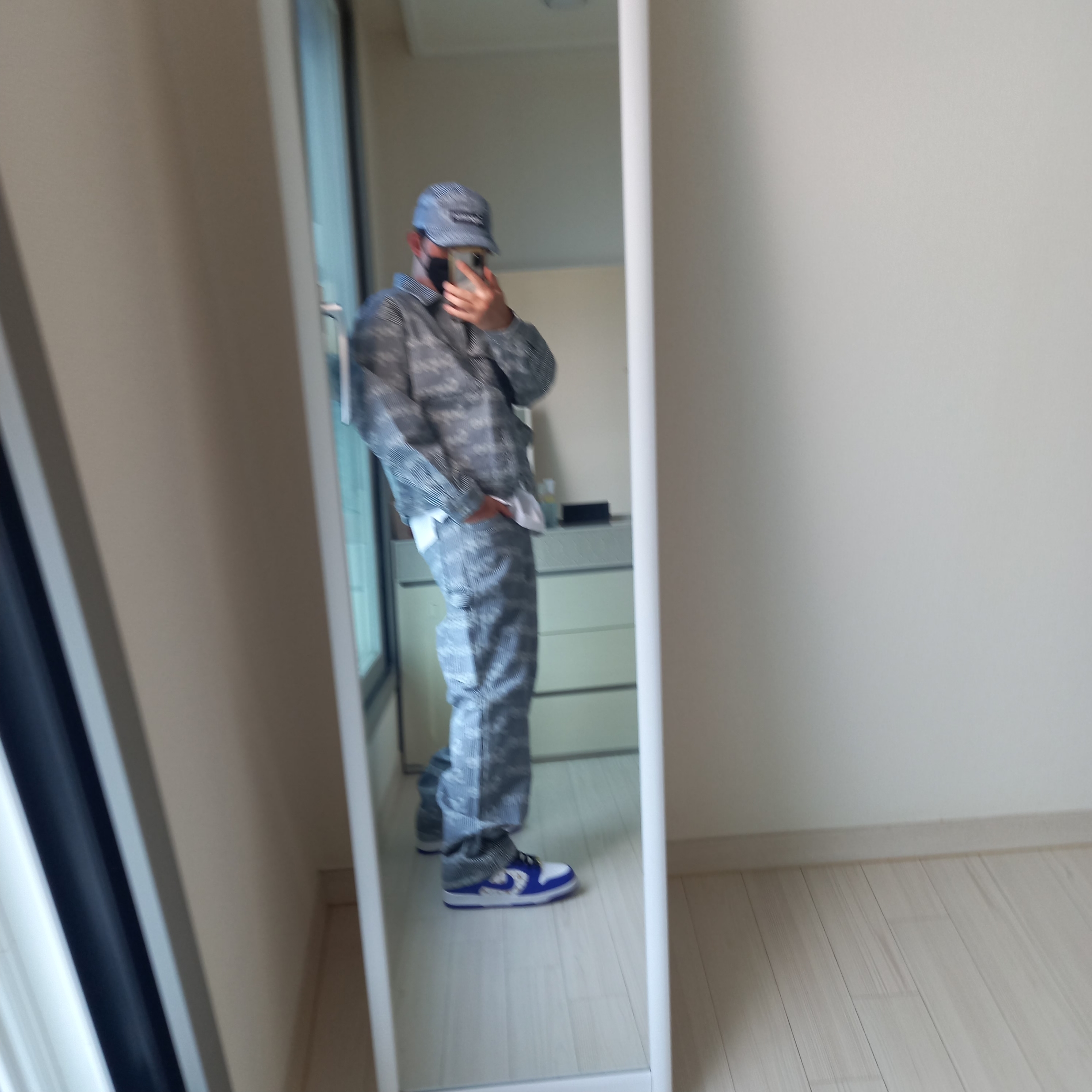 (W) Jordan 1 x Travis Scott Retro Low OG SP Canary, Nike x Supreme SB Dunk Low Hyper Blue 착용 스타일 - 5