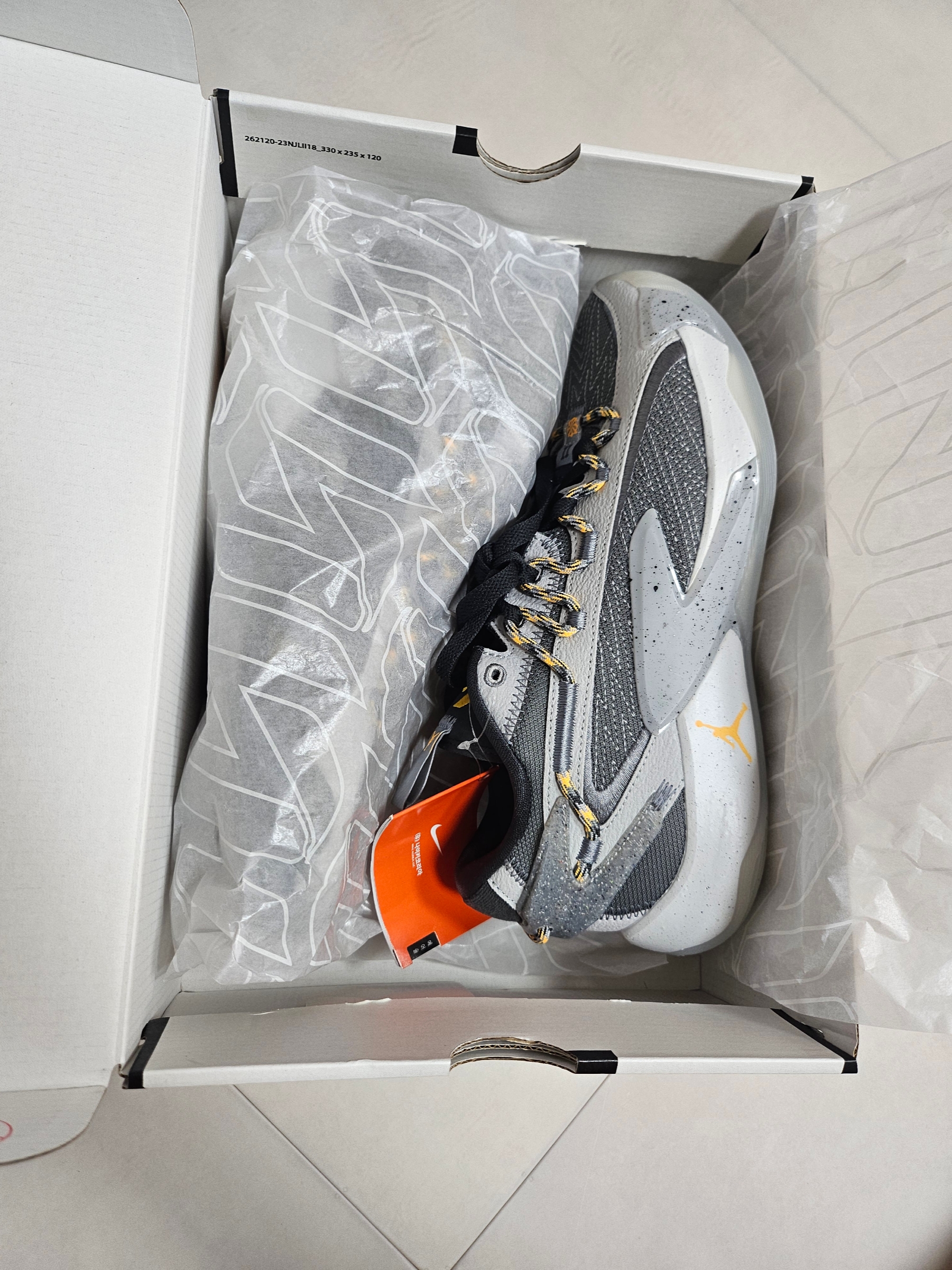Jordan Luka 2 PF Smoke Grey Laser Orange 착용 스타일 - 2