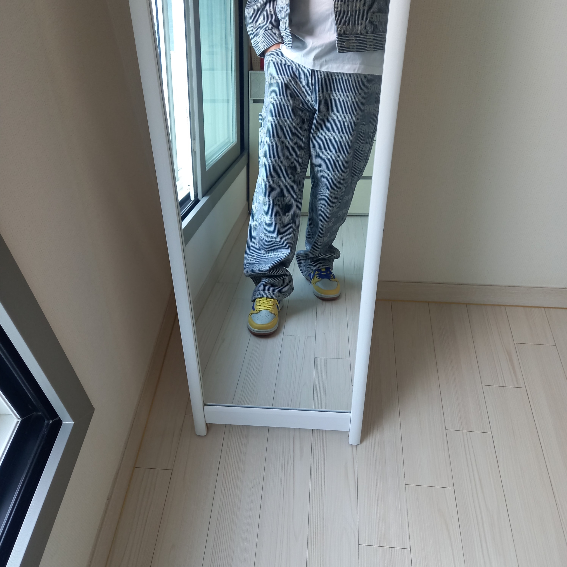 (W) Jordan 1 x Travis Scott Retro Low OG SP Canary, Nike x Supreme SB Dunk Low Hyper Blue 착용 스타일 - 3