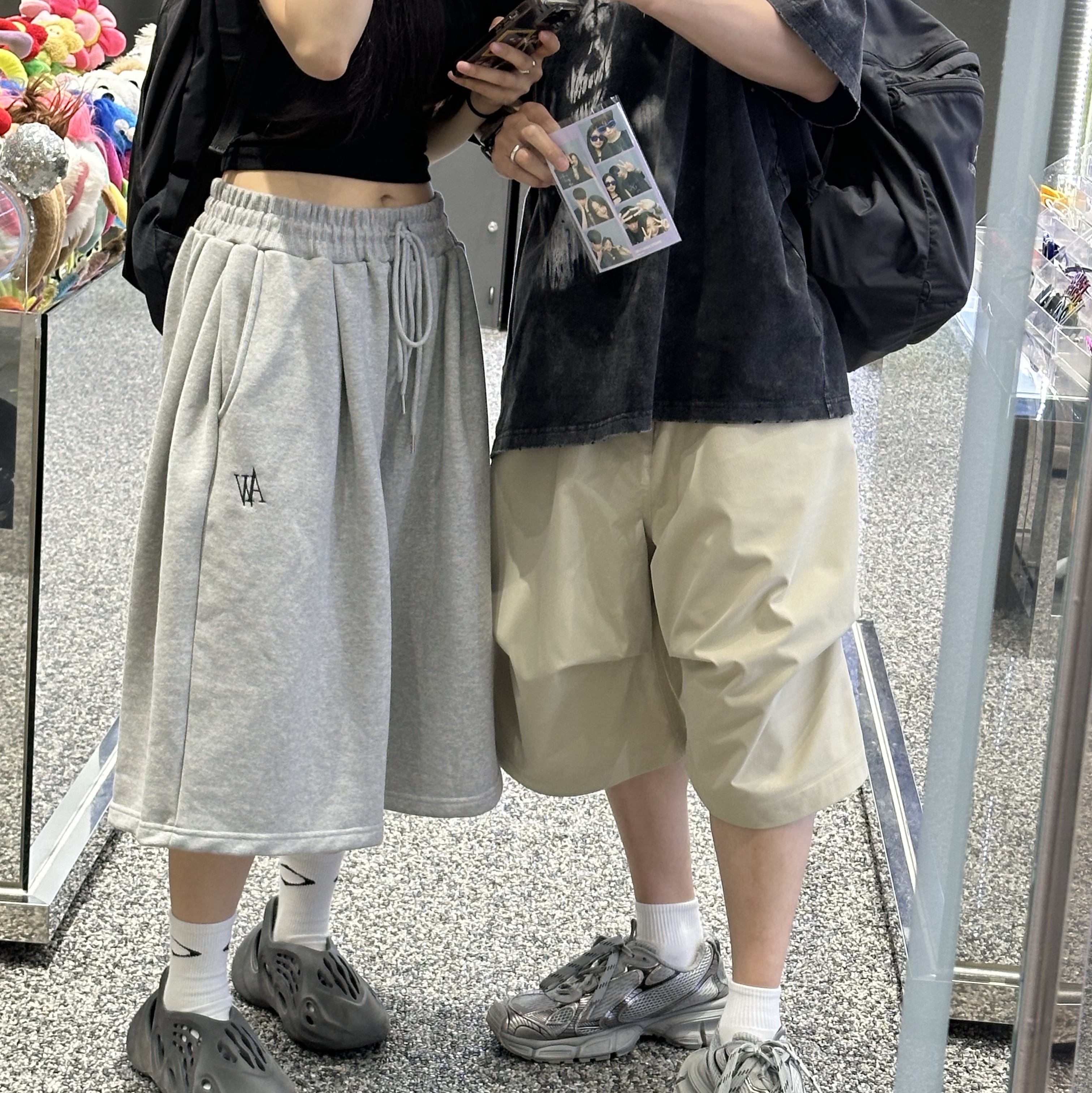 Arc'teryx Heliad 15 Backpack Black, Nonnod Alpine Carpenter Shorts Beige 착용 스타일