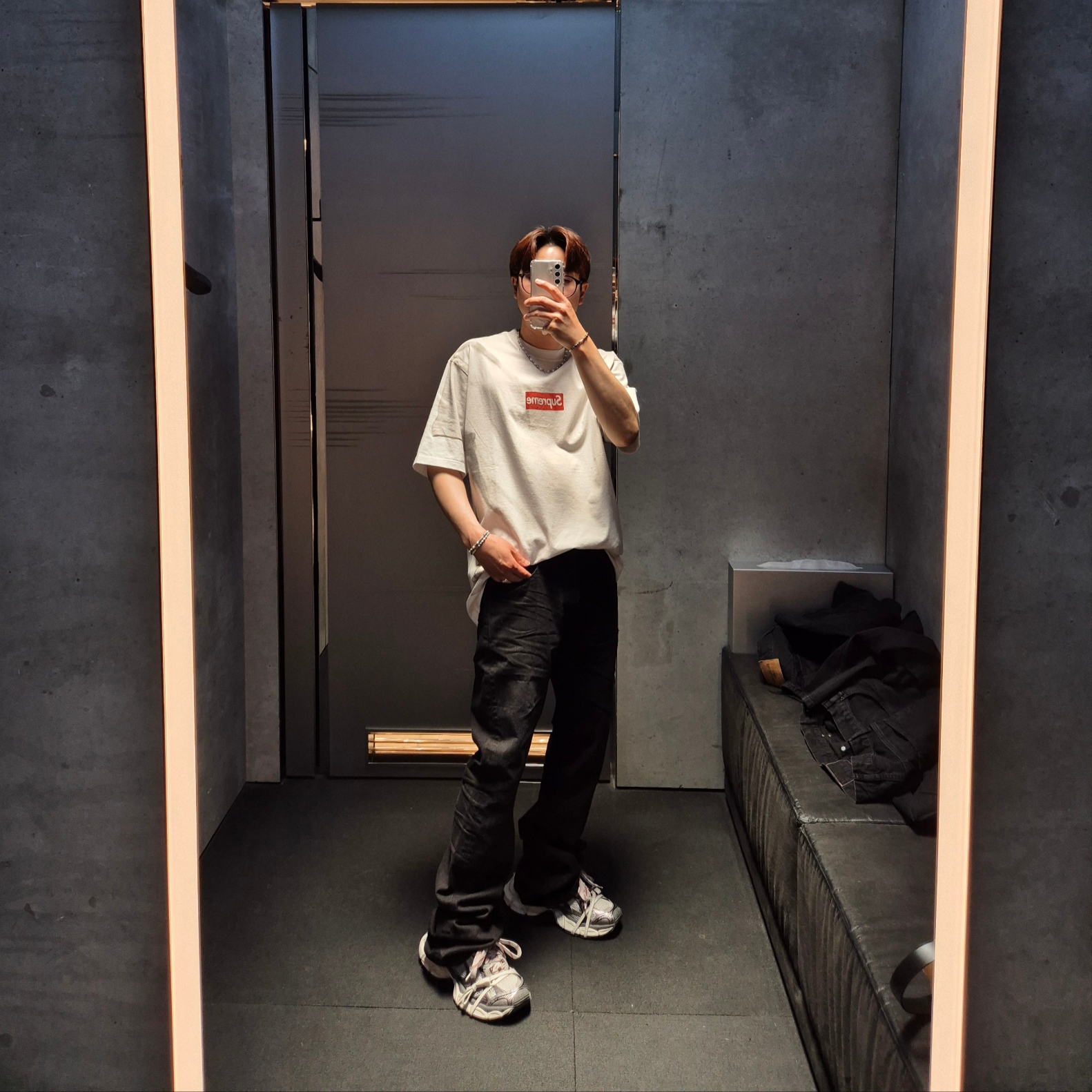 Supreme x MM6 Maison Margiela Box Logo T-Shirt White - 24SS, (W) Balenciaga 3XL Sneakers Grey White Red 착용 스타일 - 1