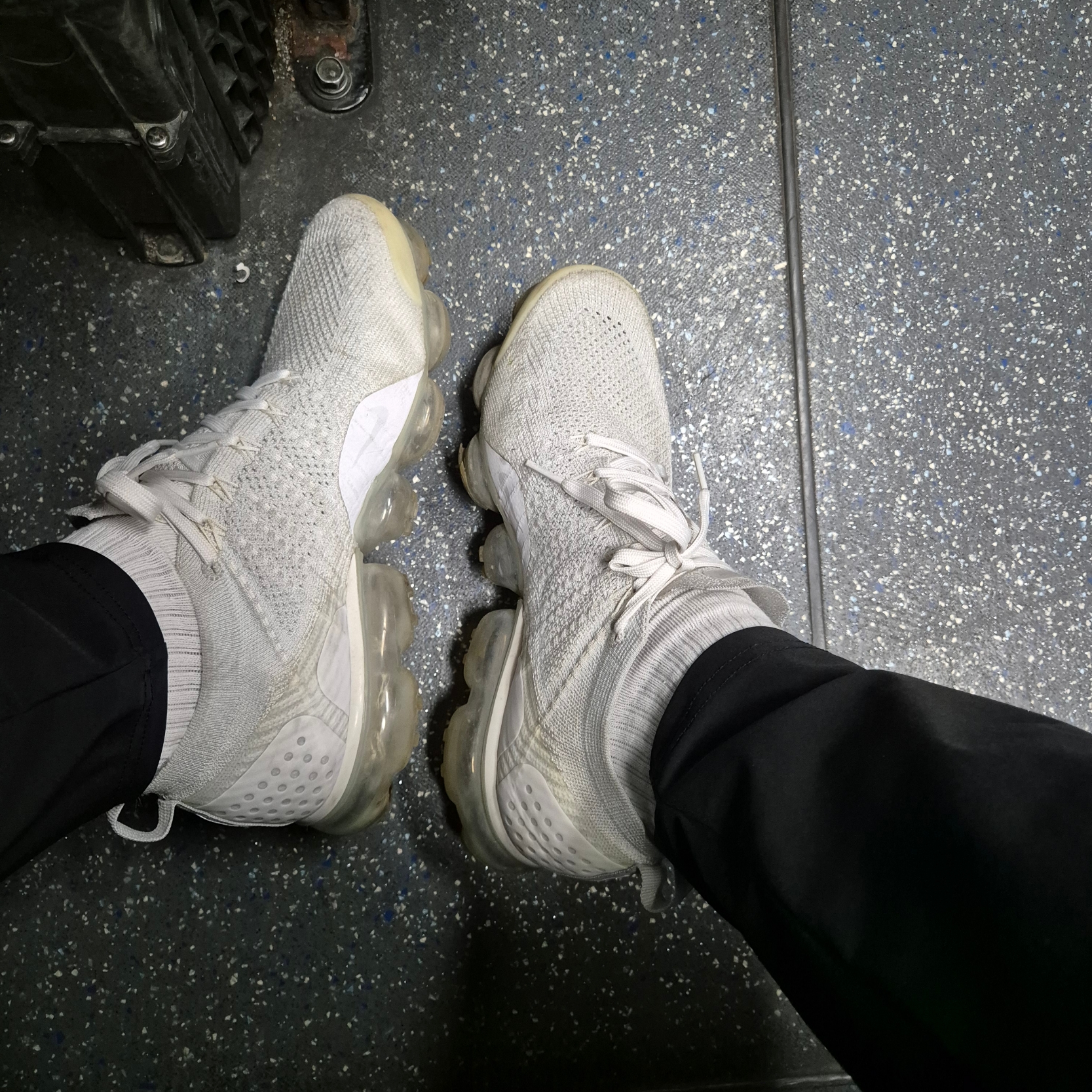 Nike Air VaporMax Flyknit 2 White Vast Grey 착용 스타일
