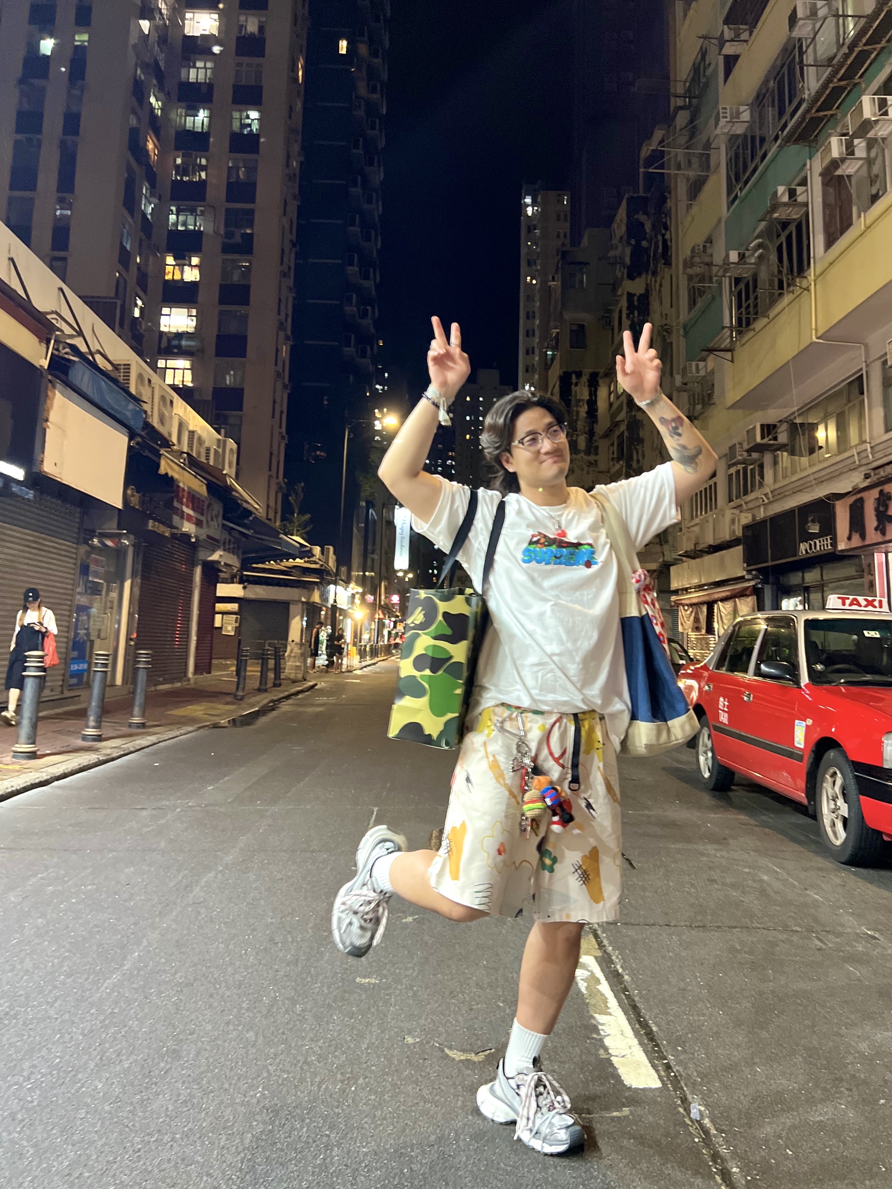 Supreme Catwoman T-Shirt White - 22FW, Balenciaga 3XL Sneakers Grey White Red 착용 스타일