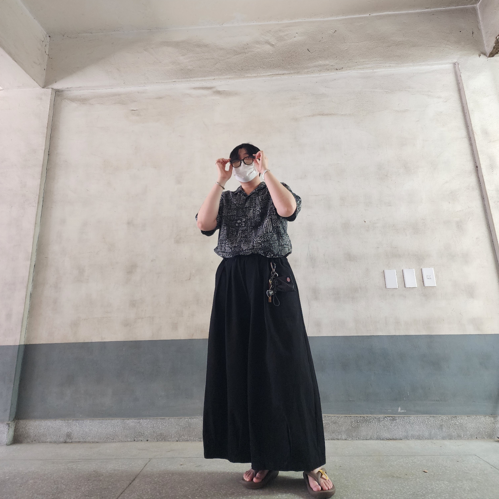 Taw&Toe Flip Flop Zerovity Bio Espresso 착용 스타일 - 1