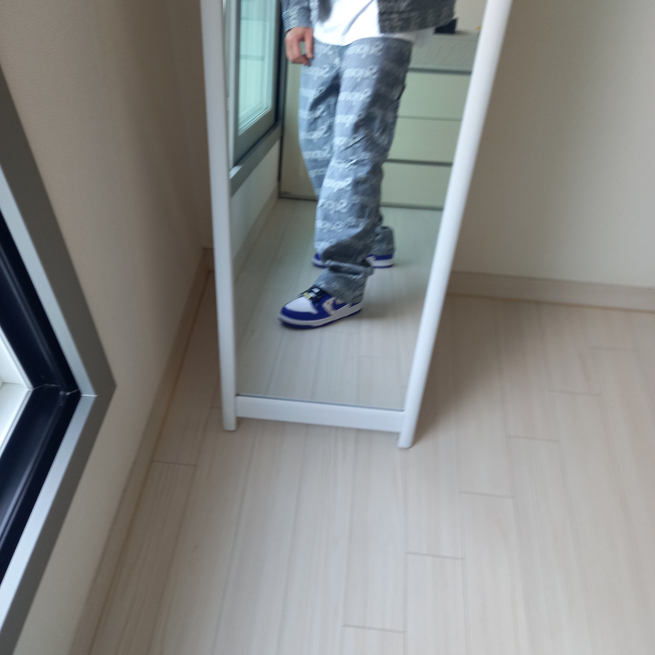 (W) Jordan 1 x Travis Scott Retro Low OG SP Canary, Nike x Supreme SB Dunk Low Hyper Blue 착용 스타일 - 2