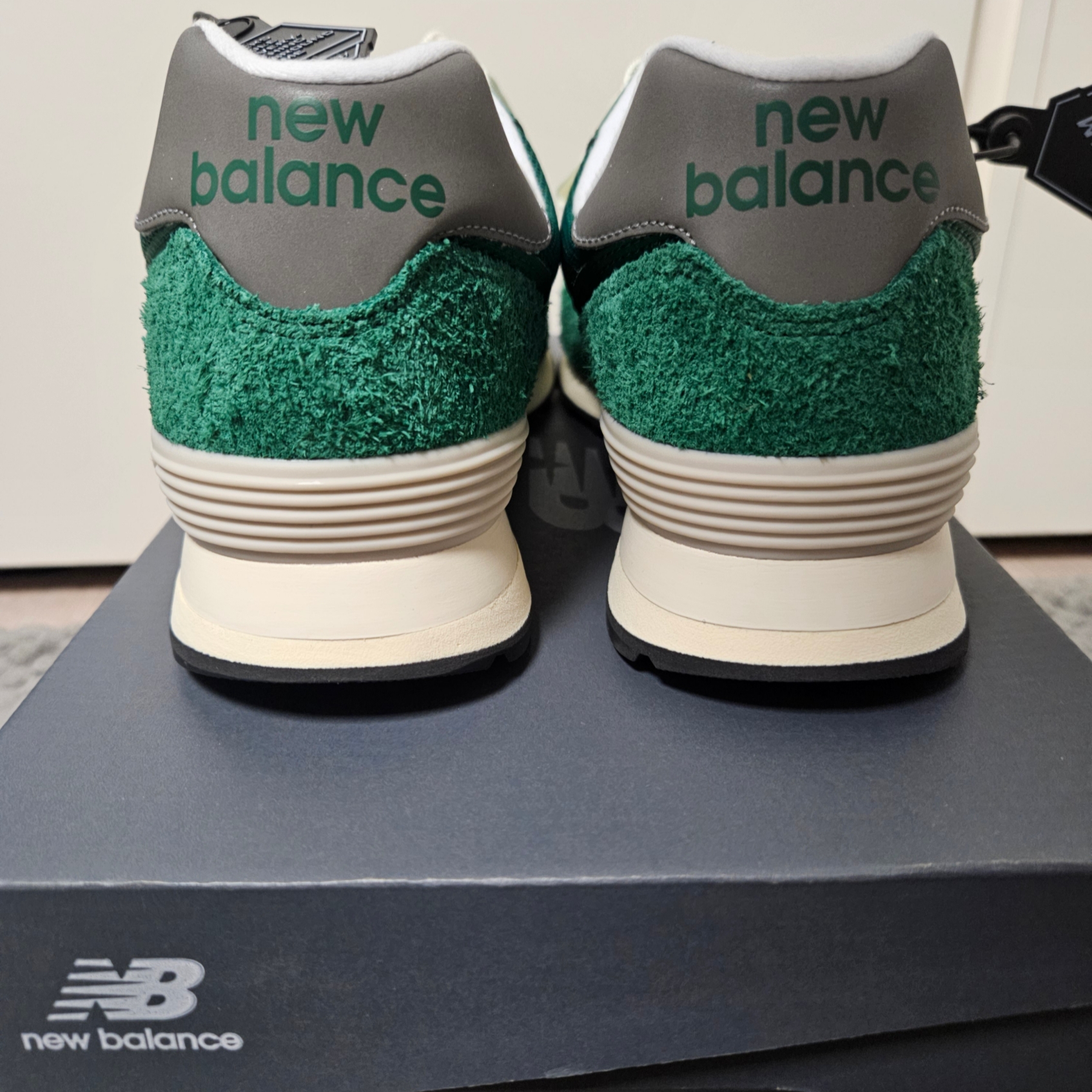 New Balance 574 Heritage Grass Green 착용 스타일 - 3