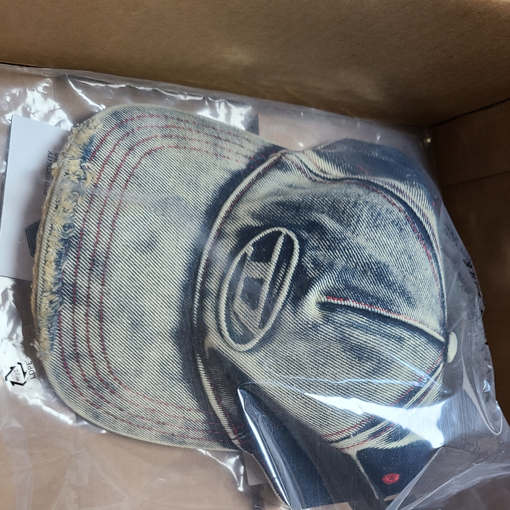 Diesel C-Seymon Treated Denim Baseball Cap Blue White 착용 스타일 - 2