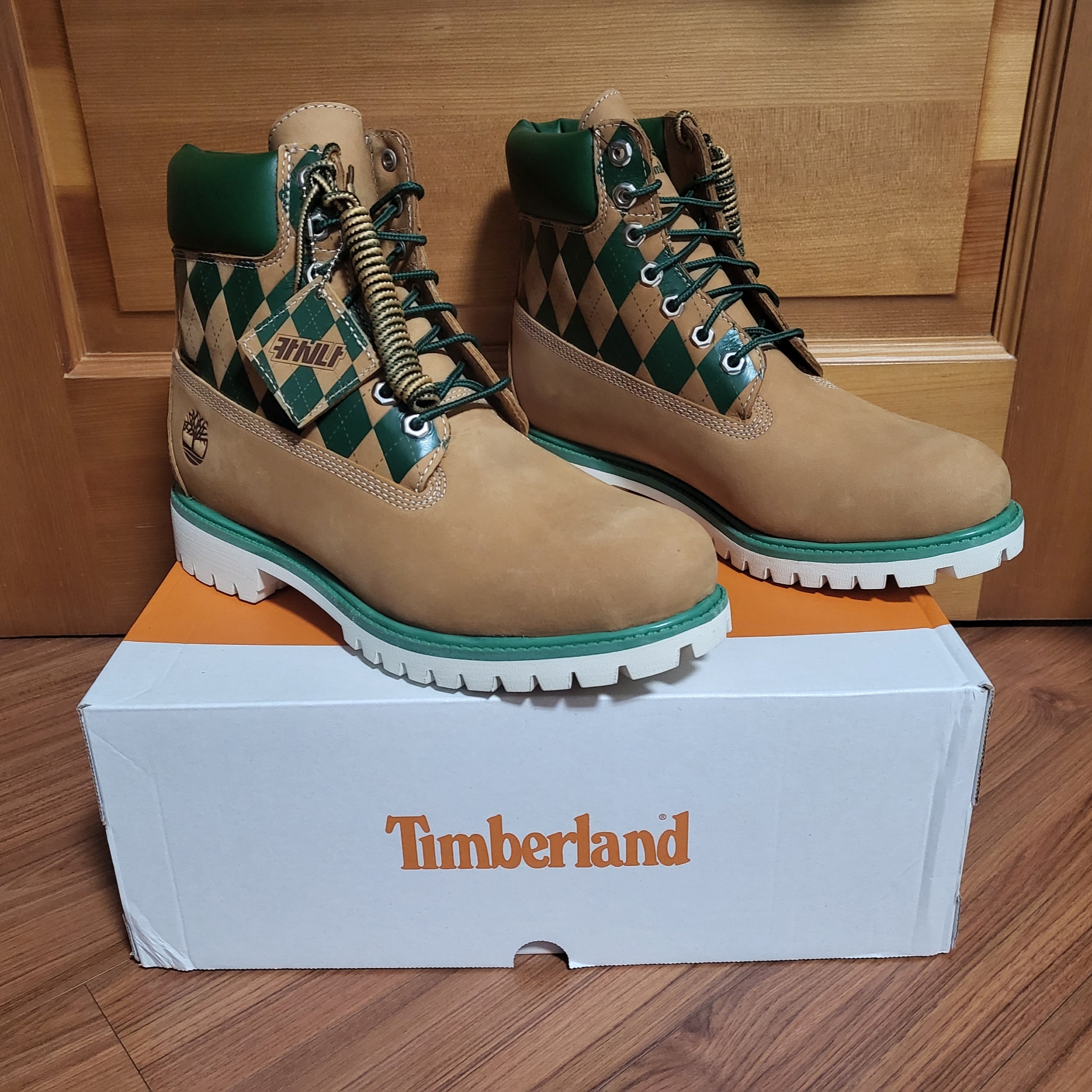 KASINA x Timberland 6 In Premium Vibram GTX Wheat 착용 스타일