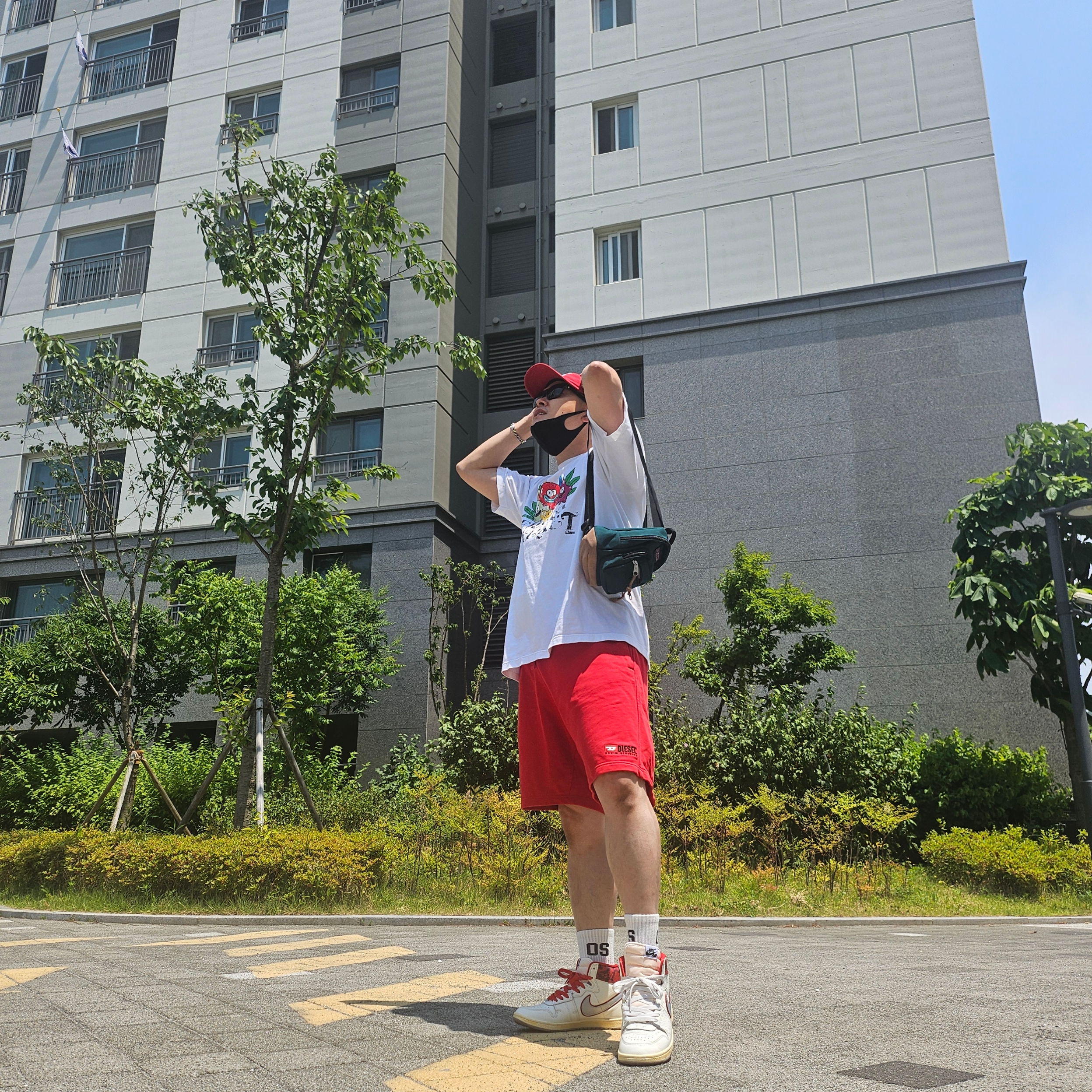 Supreme Seersucker S Logo 6-Panel Red - 24SS, Jordan x Awake NY Air Ship PE SP Sail University Red 착용 스타일 - 1
