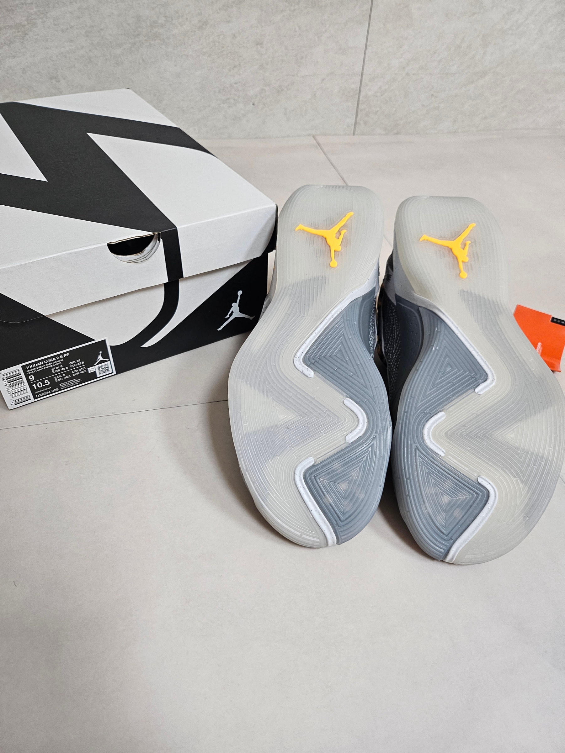 Jordan Luka 2 PF Smoke Grey Laser Orange 착용 스타일 - 3