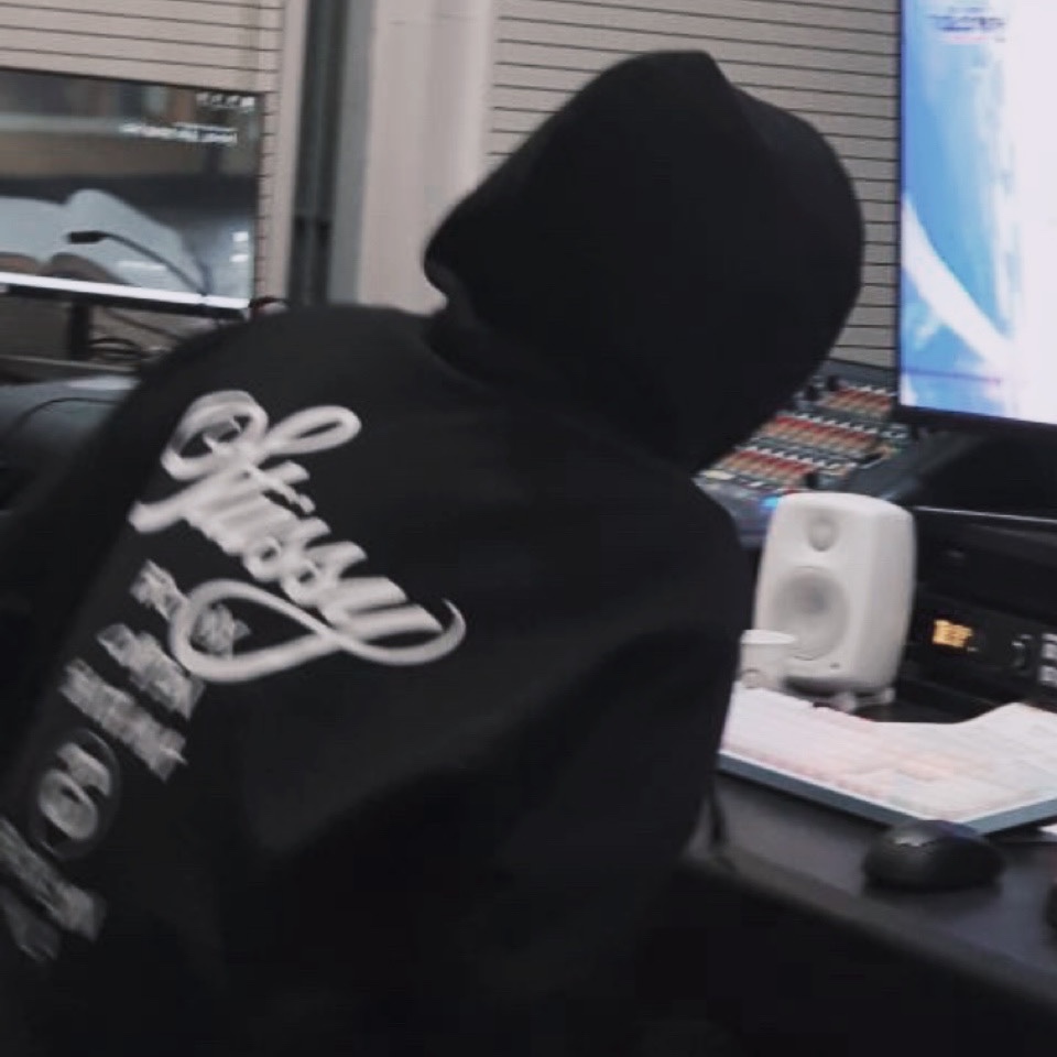 Stussy World Tour Hoodie Black 2022 착용 스타일 - 1