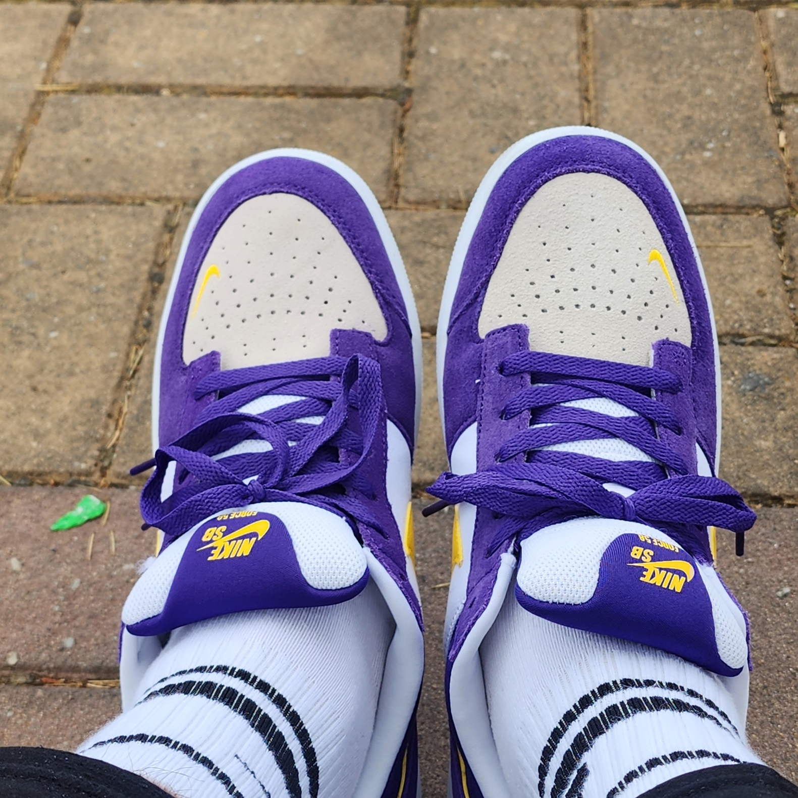 Nike SB Force 58 Court Purple Amarillo 착용 스타일 - 2