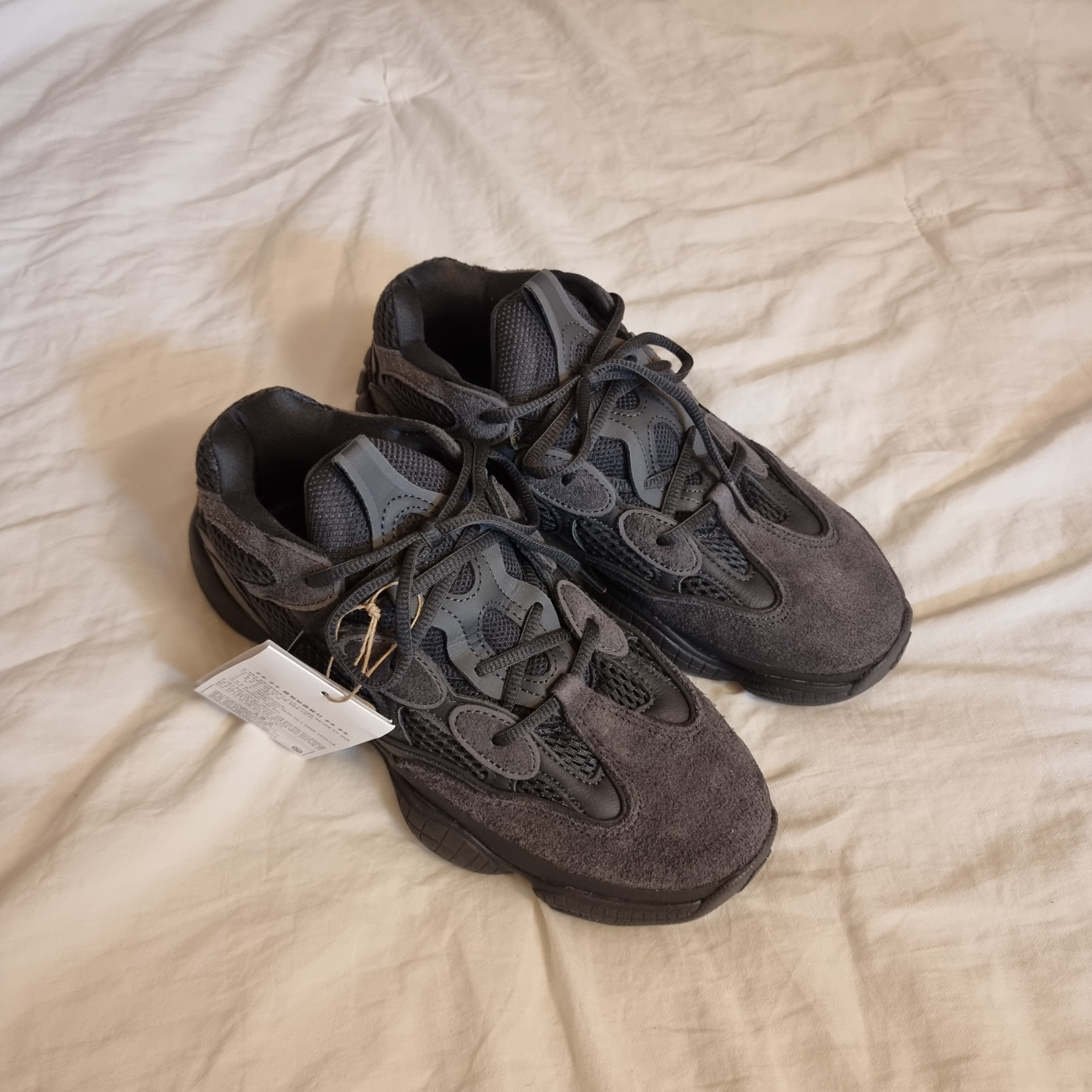 Adidas Yeezy 500 Utility Black 2022/2023 착용 스타일 - 1