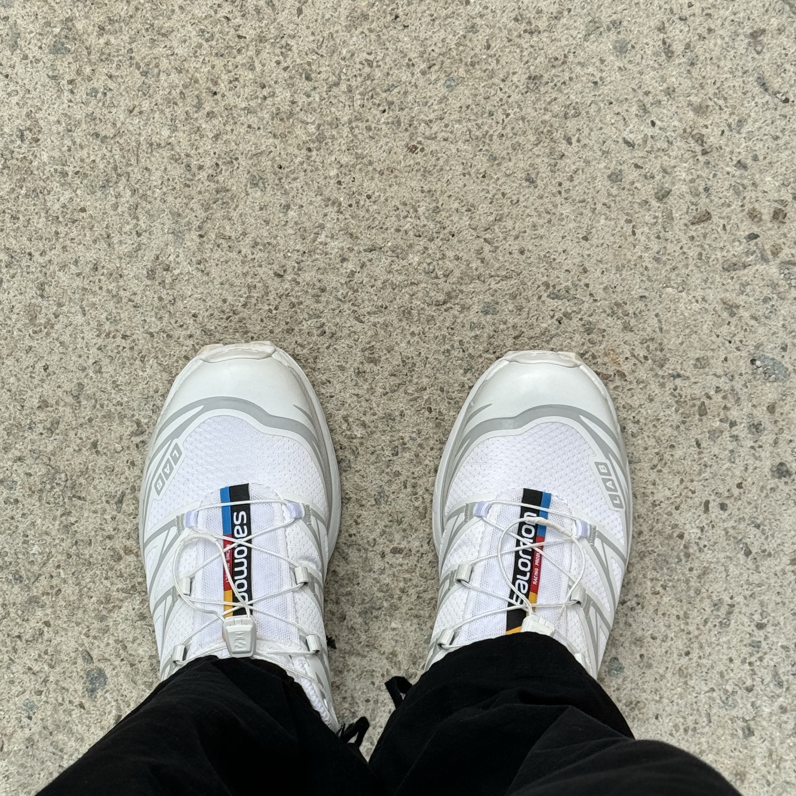 Salomon XT-6 ADV White, Carhartt WIP Jet Cargo Pants Black 착용 스타일