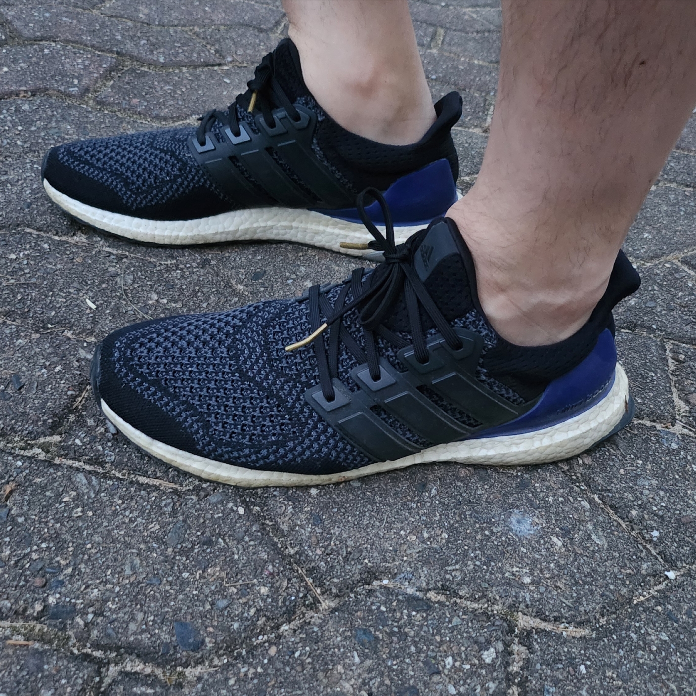 Adidas Ultraboost 1.0 Black Gold Purple 착용 스타일