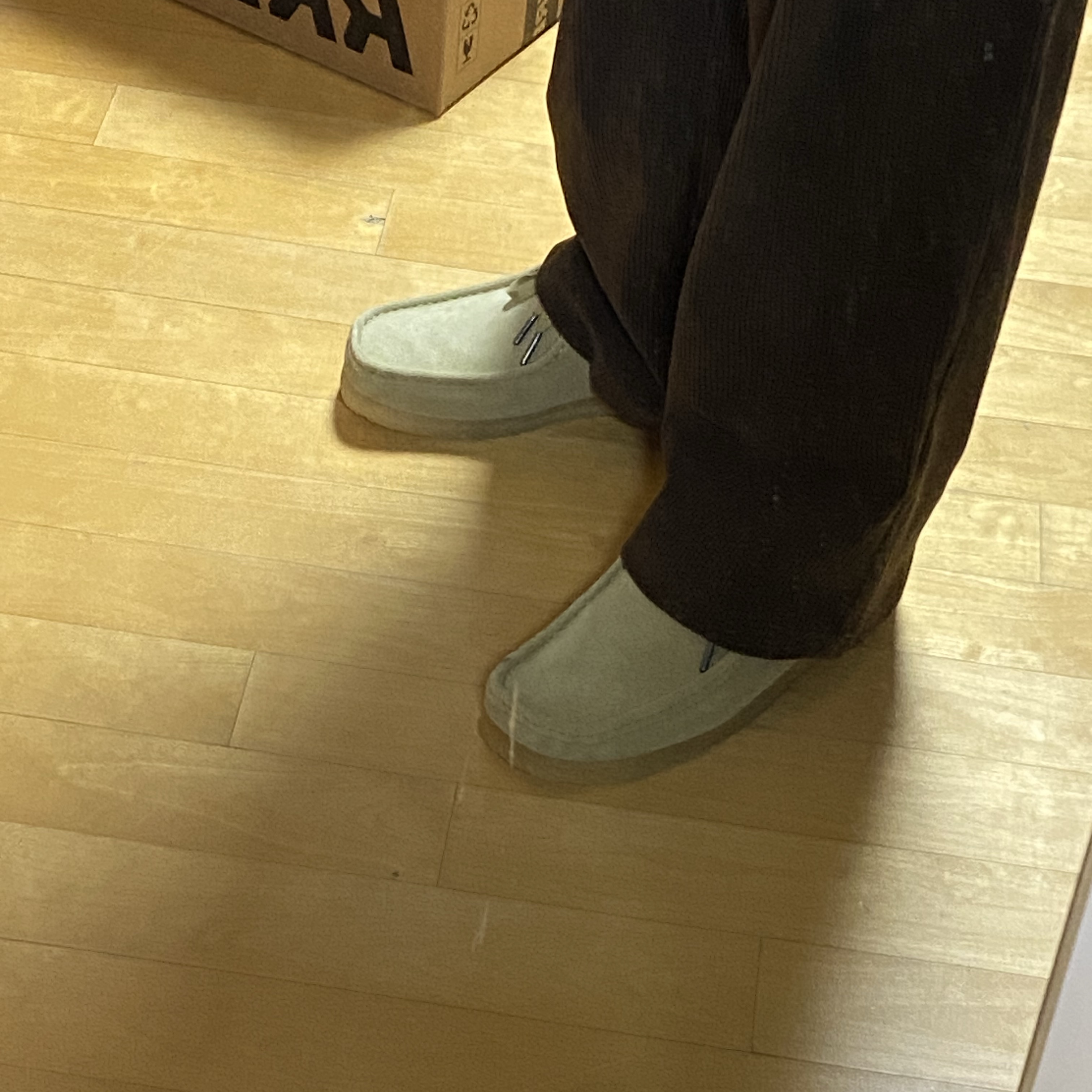 Clarks Wallabee Maple Suede 착용 스타일 - 1