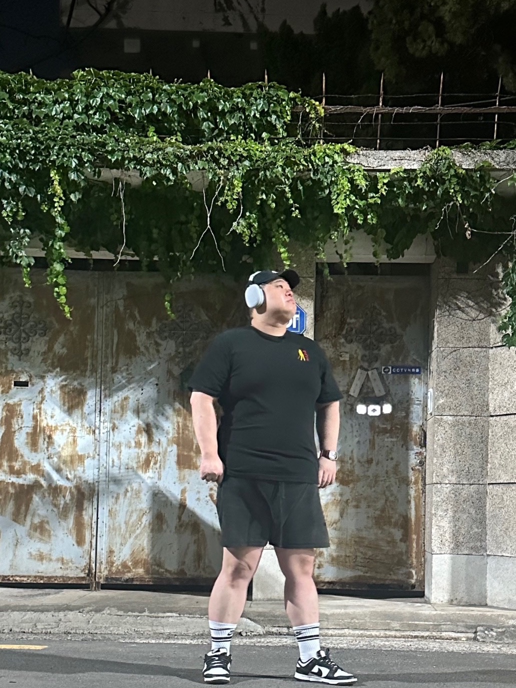Essentials The Core Collection Sweatshorts Stretch Limo, Apple Watch Ultra 49mm Titanium Case with Trail Loop S/M Blue Gray (Korean Ver.) 착용 스타일