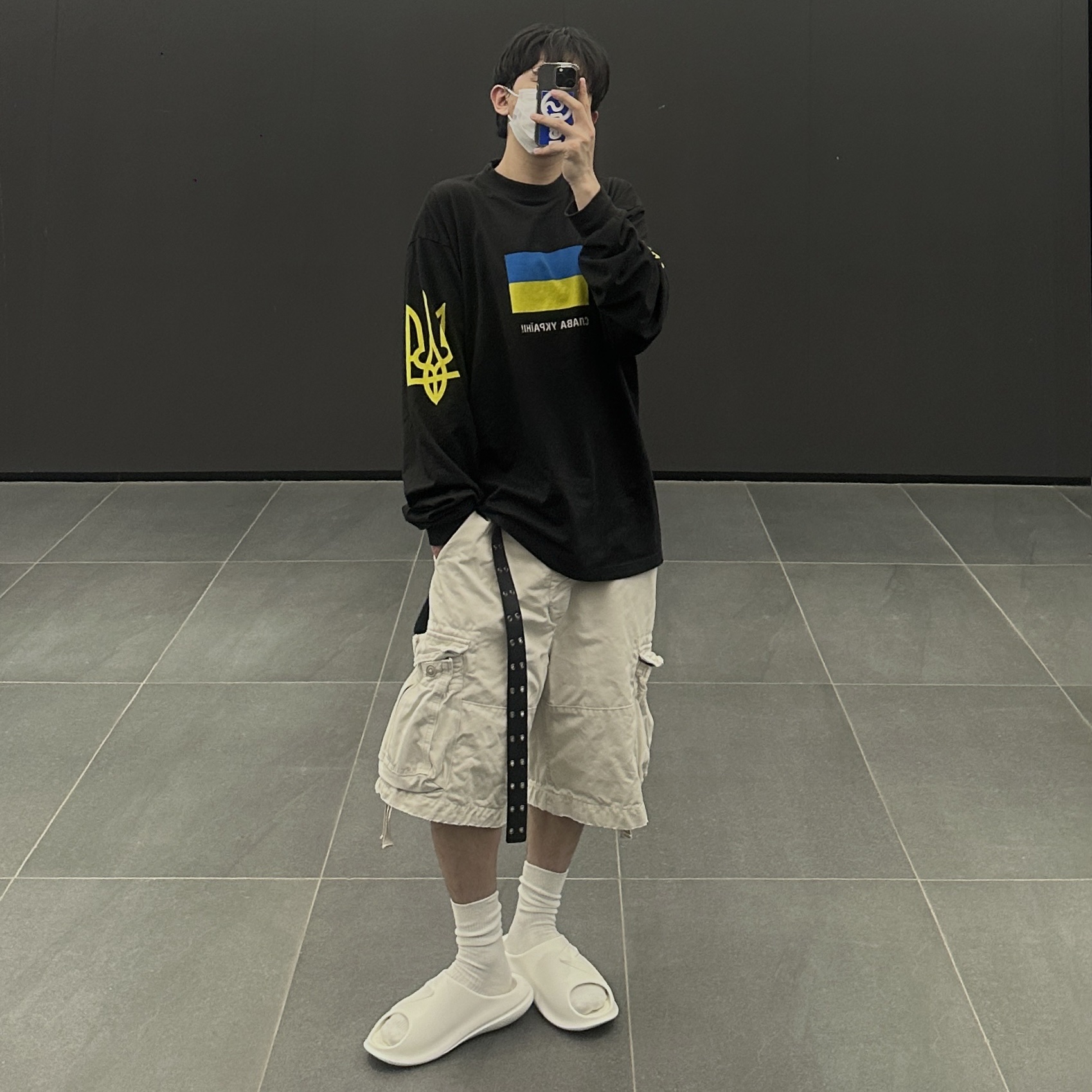 Balenciaga Support Ukraine LS T-Shirt Black 착용 스타일 - 2
