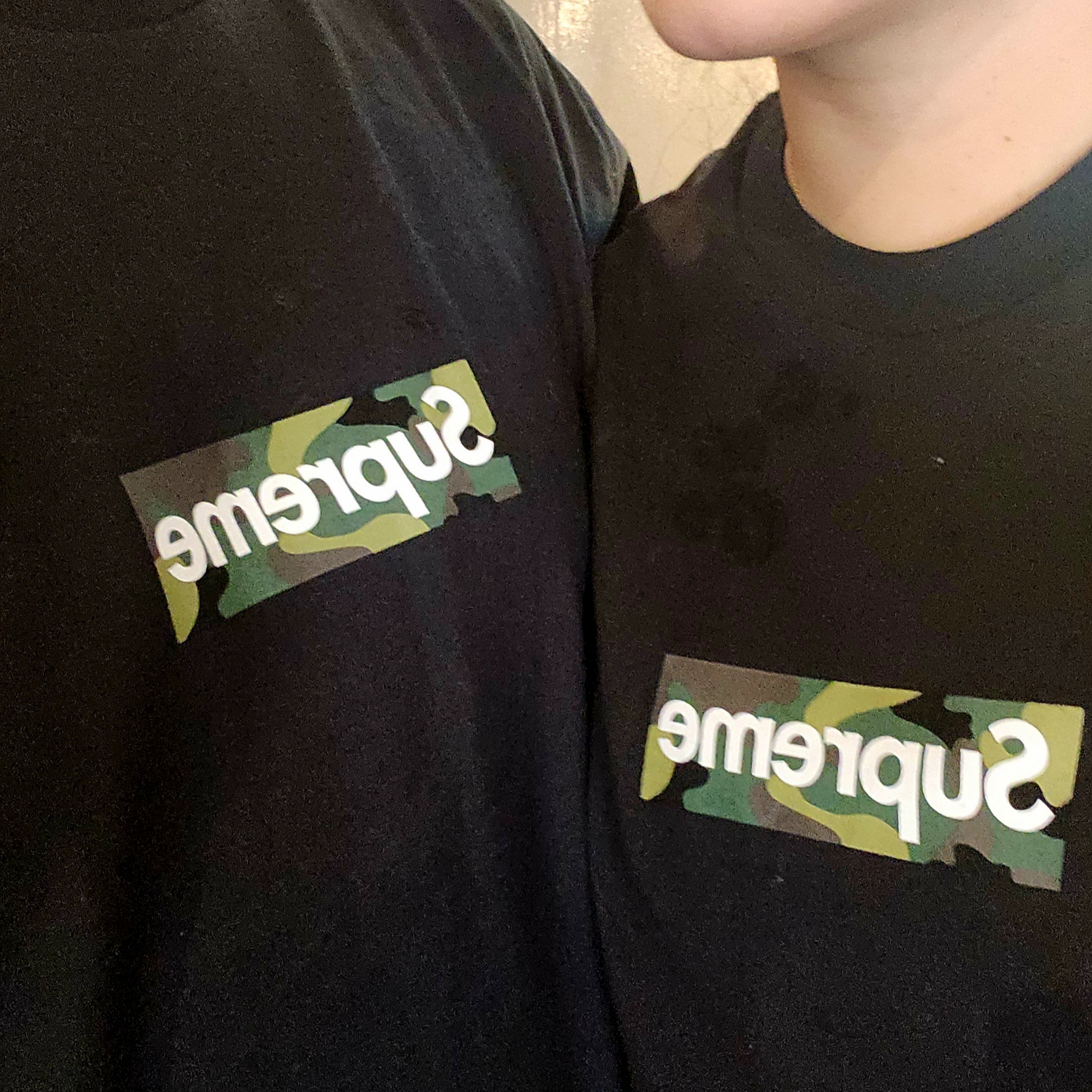 Supreme Box Logo T-Shirt Black - 23FW, (W) Jordan 1 x Travis Scott Retro Low OG SP Medium Olive 착용 스타일 - 1