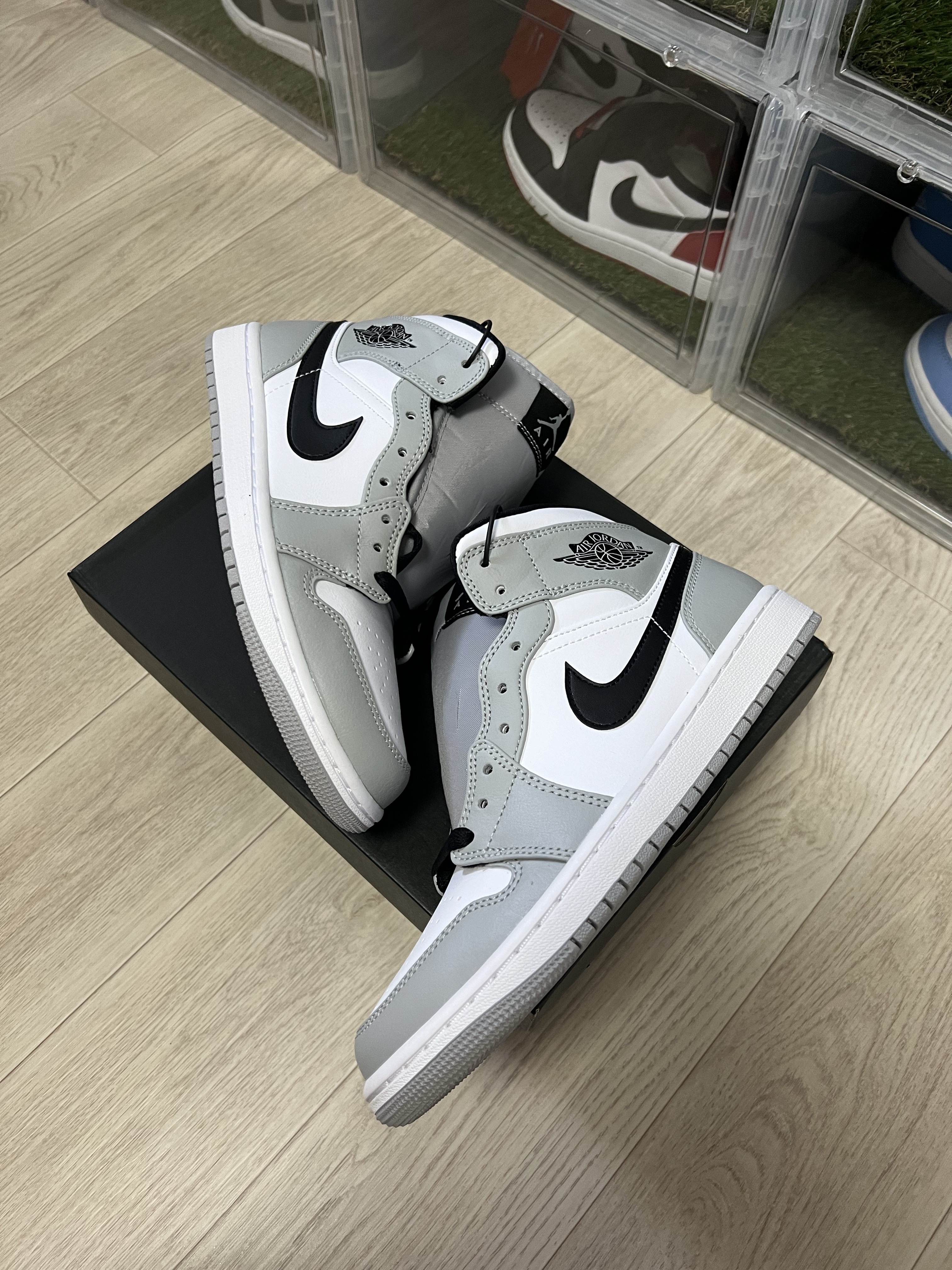 Jordan 1 Mid Light Smoke Grey 착용 스타일