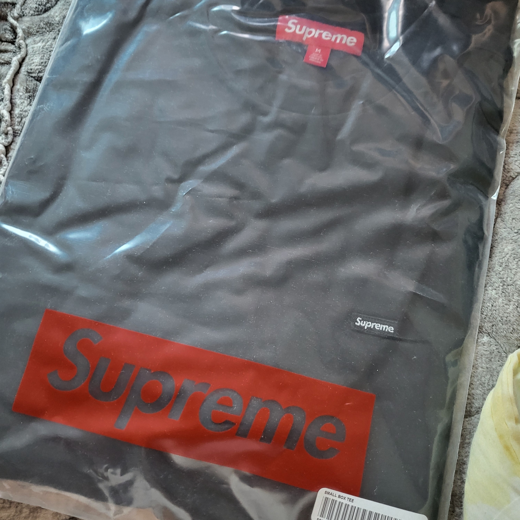 Supreme Small Box T-Shirt Black - 24SS 착용 스타일