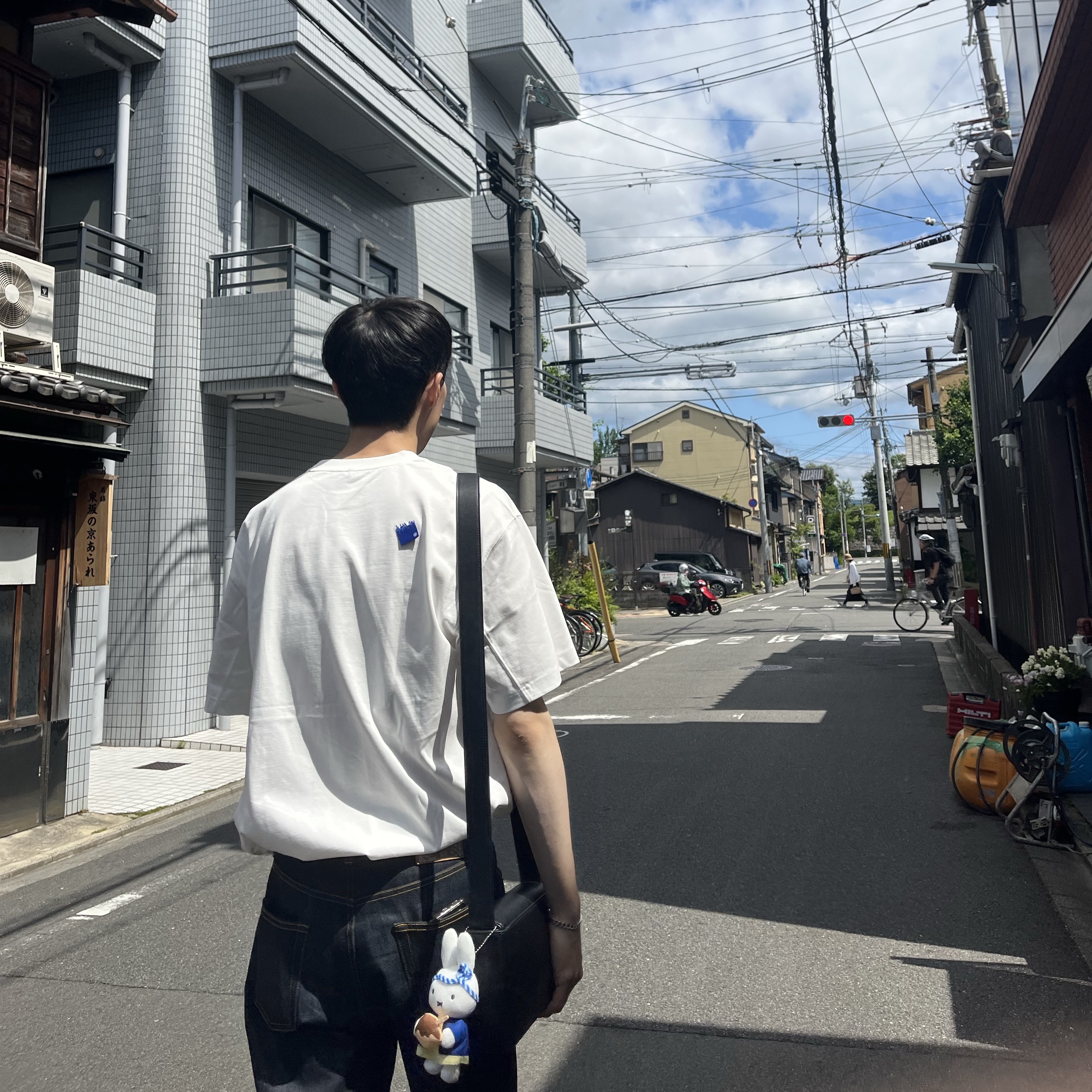 Ader Error Sig; TRS Tag T-Shirt 03 Off White 착용 스타일 - 2