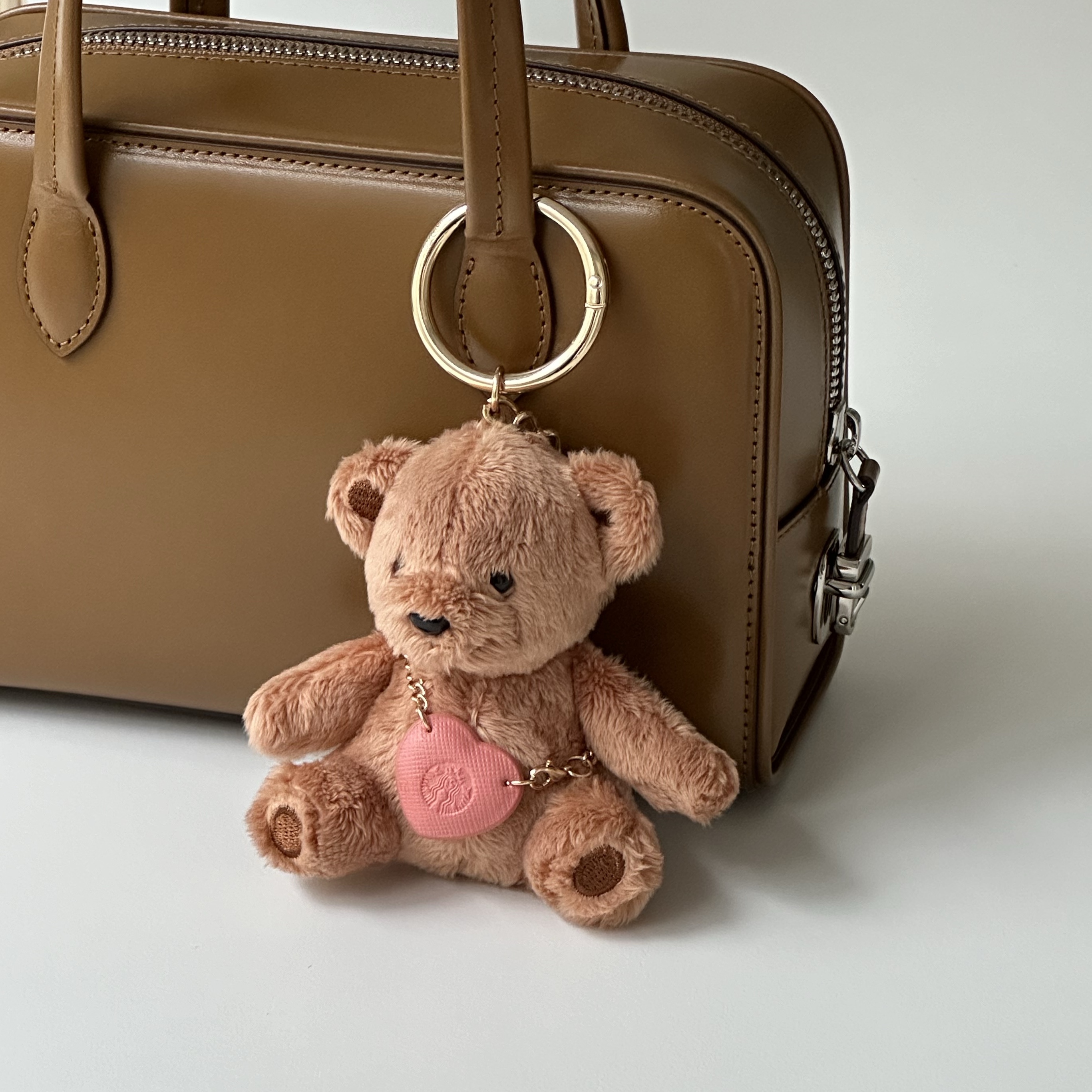 Starbucks Be Mine Bear Fabric Keychain, Tout Y Est Sac Loquet Small Bag Caramel 착용 스타일