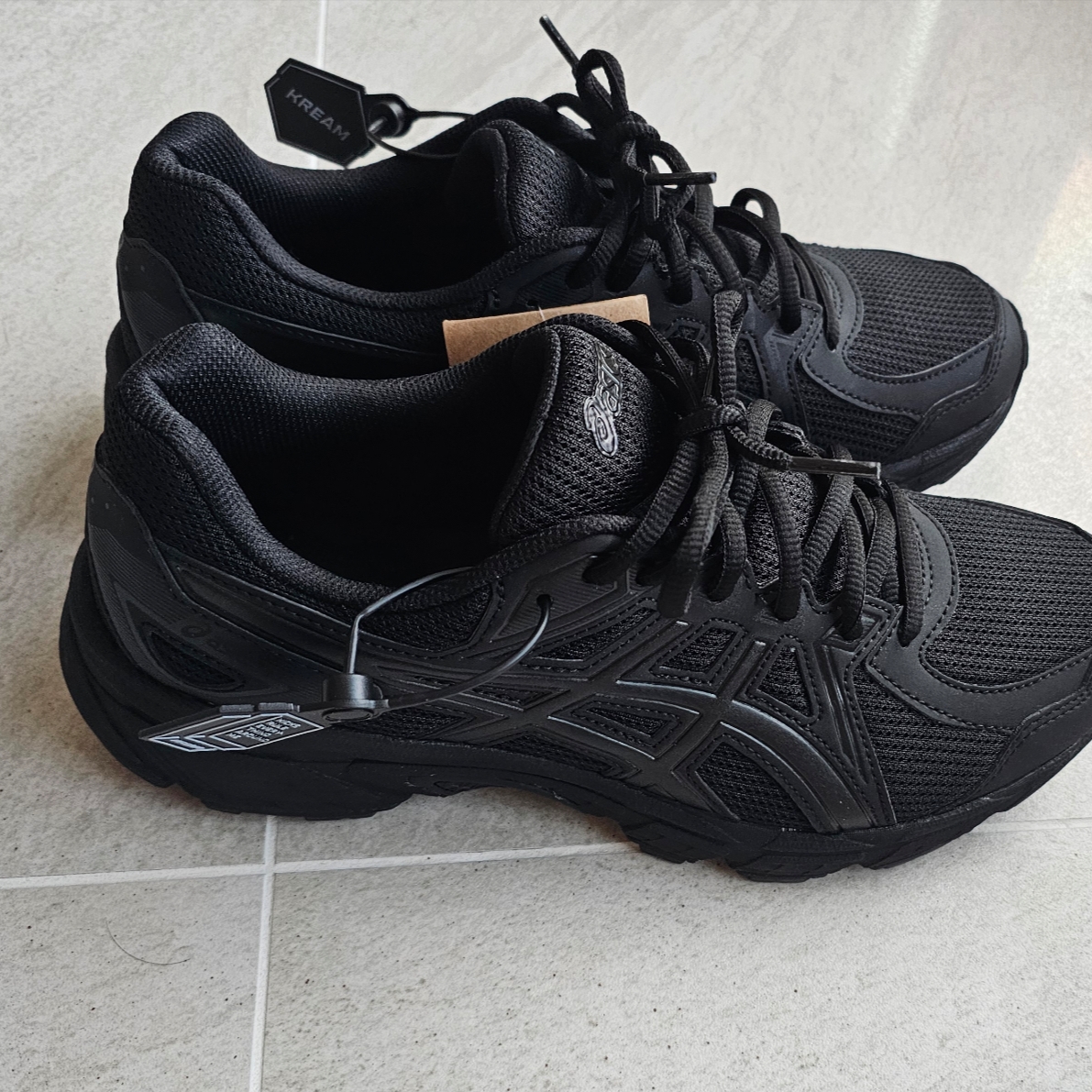 Asics Jog 100 T Black - 4E Extra Wide 착용 스타일 - 1