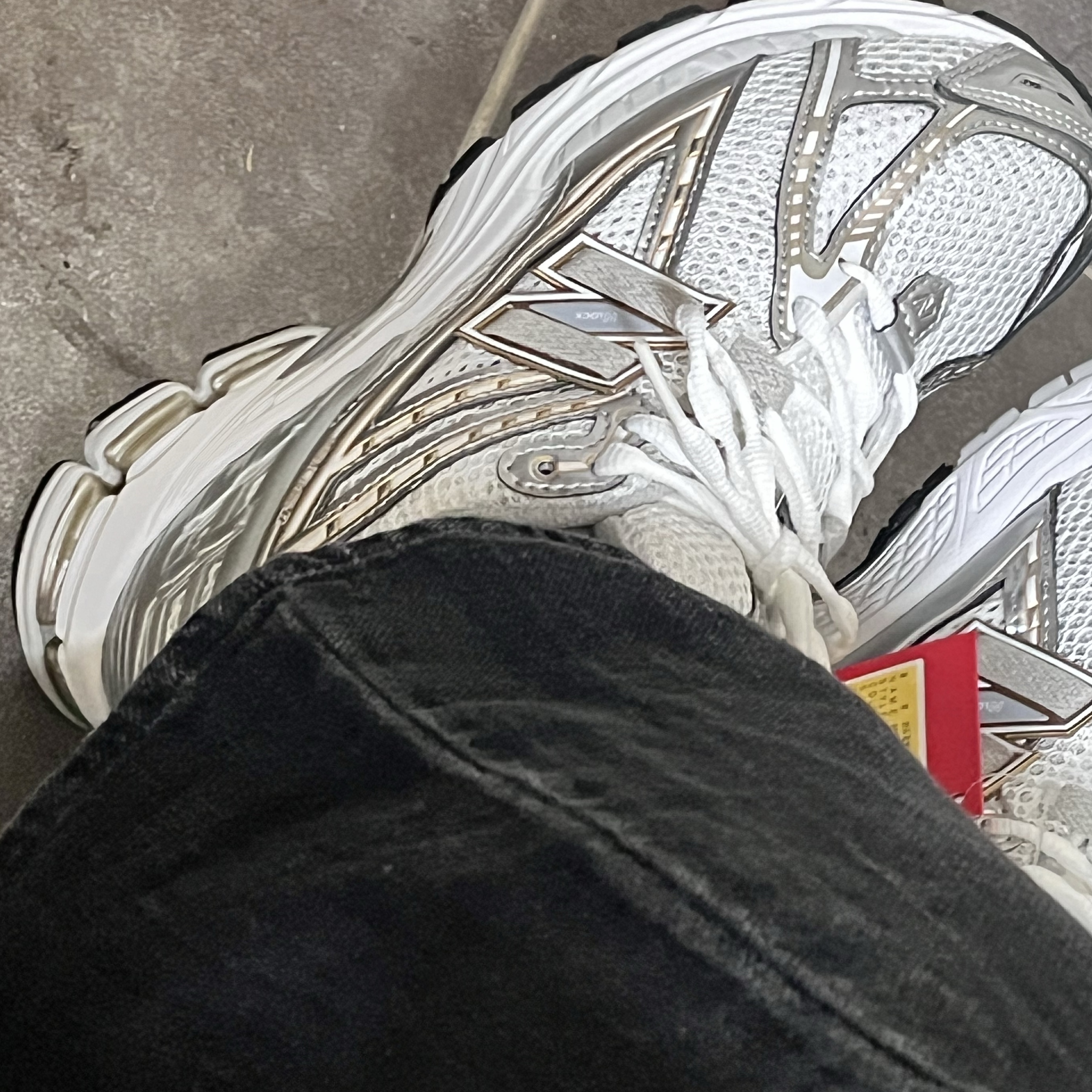 New Balance 1906R White Metallic Silver 착용 스타일 - 1