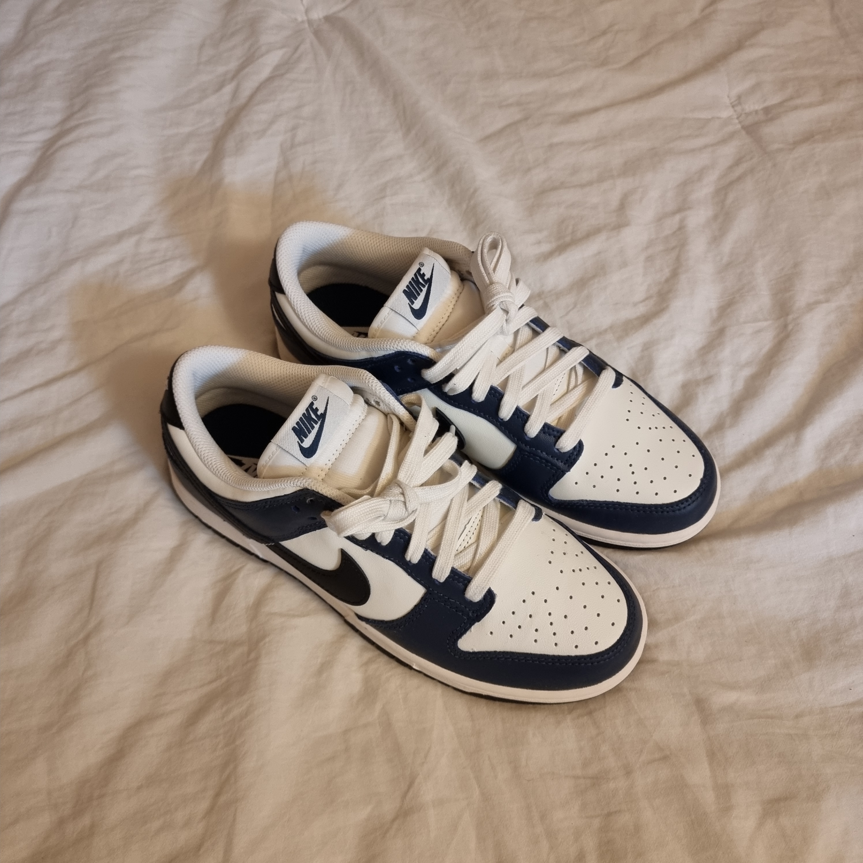 (W) Nike Dunk Low Midnight Navy Black 착용 스타일 - 1