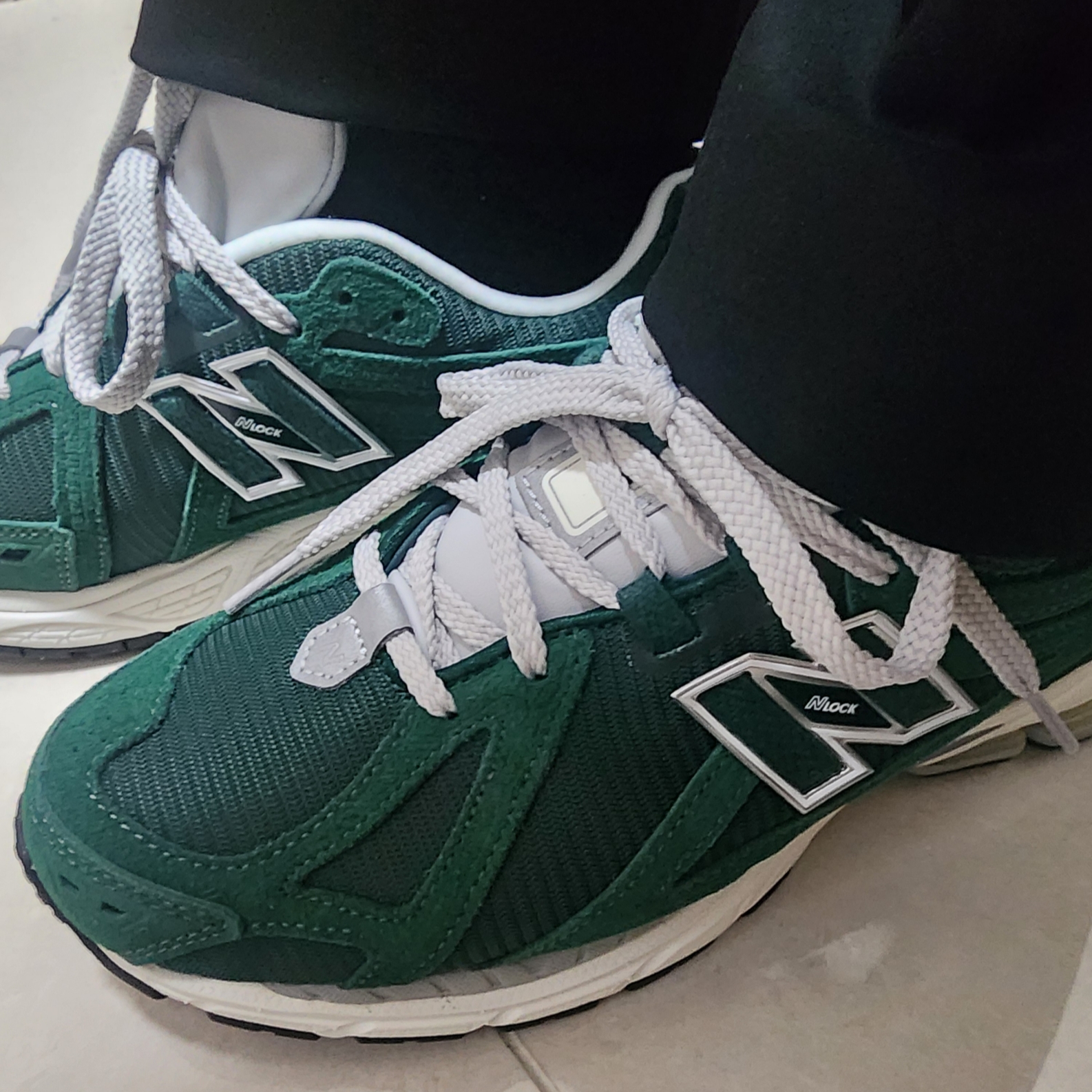 New Balance 1906R Nightwatch Green 착용 스타일