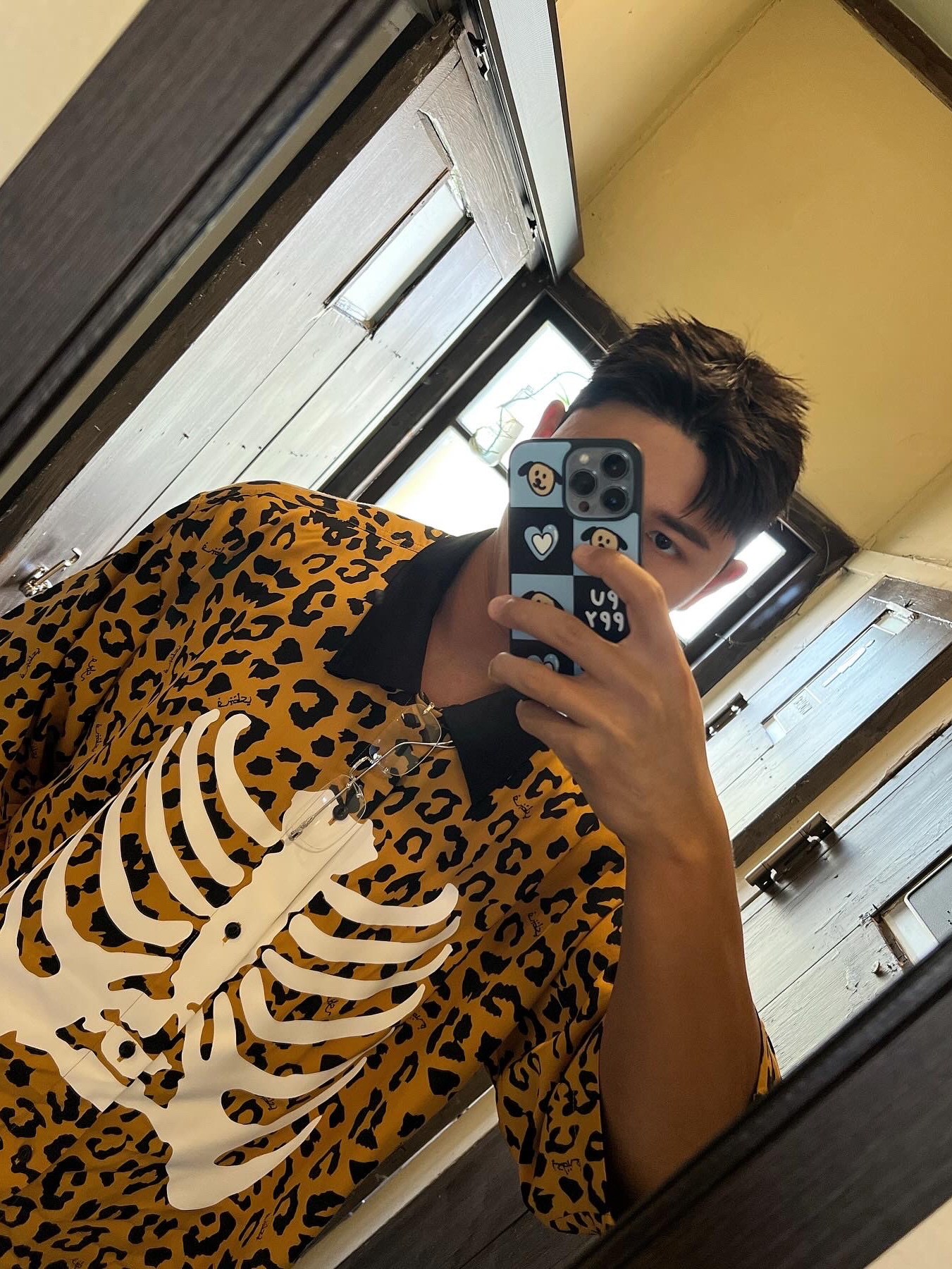Vans x Mark SBTG Skelleton Short Sleeve Shirt Brown, Clarks Wallabee Black Suede 착용 스타일 - 2