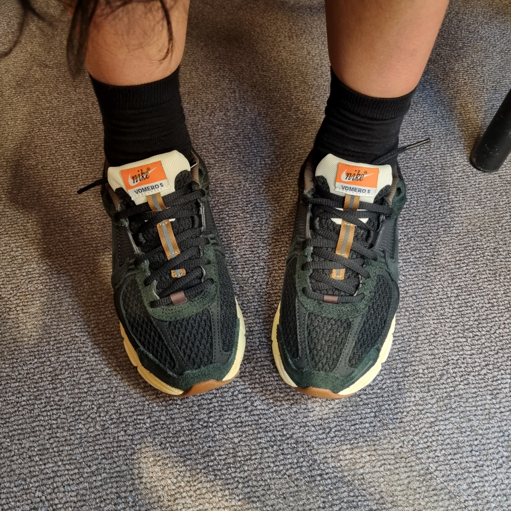 (W) Nike Zoom Vomero 5 Black 착용 스타일
