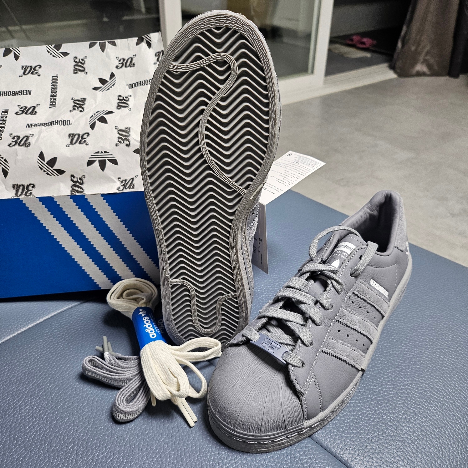 Adidas x Neighborhood Superstar 2024 Grey Cloud White 착용 스타일 - 2