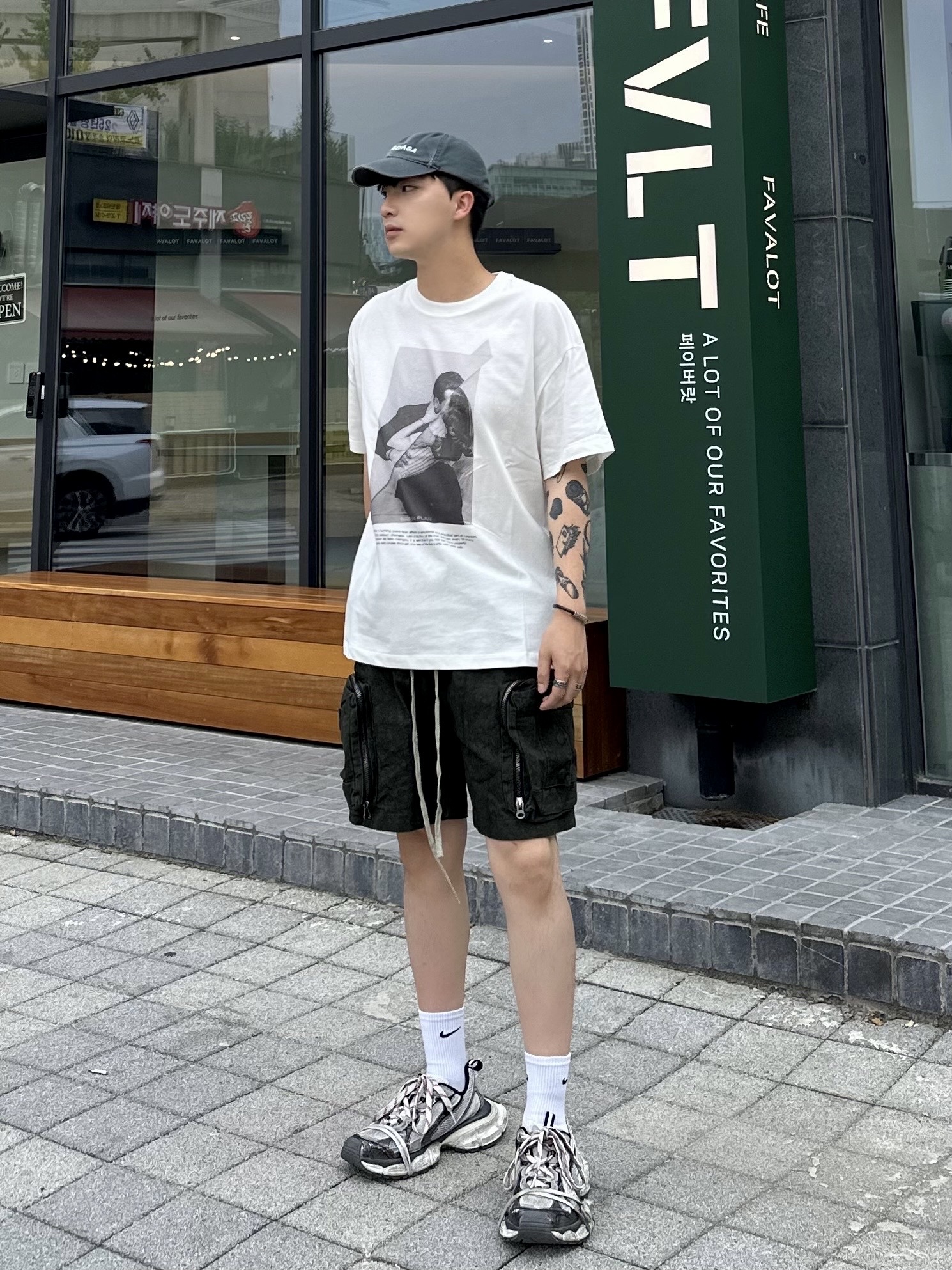 Balenciaga 3XL Sneakers Grey White Red 착용 스타일 - 2