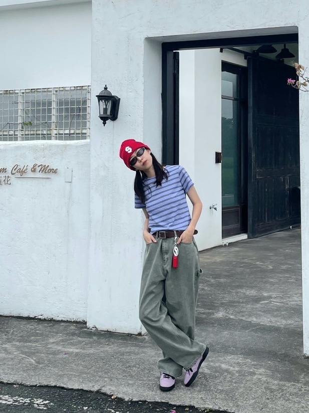 Supreme Floating Keychain Red - 23FW, Supreme New Era $ Beanie Red - 24SS 착용 스타일 - 1