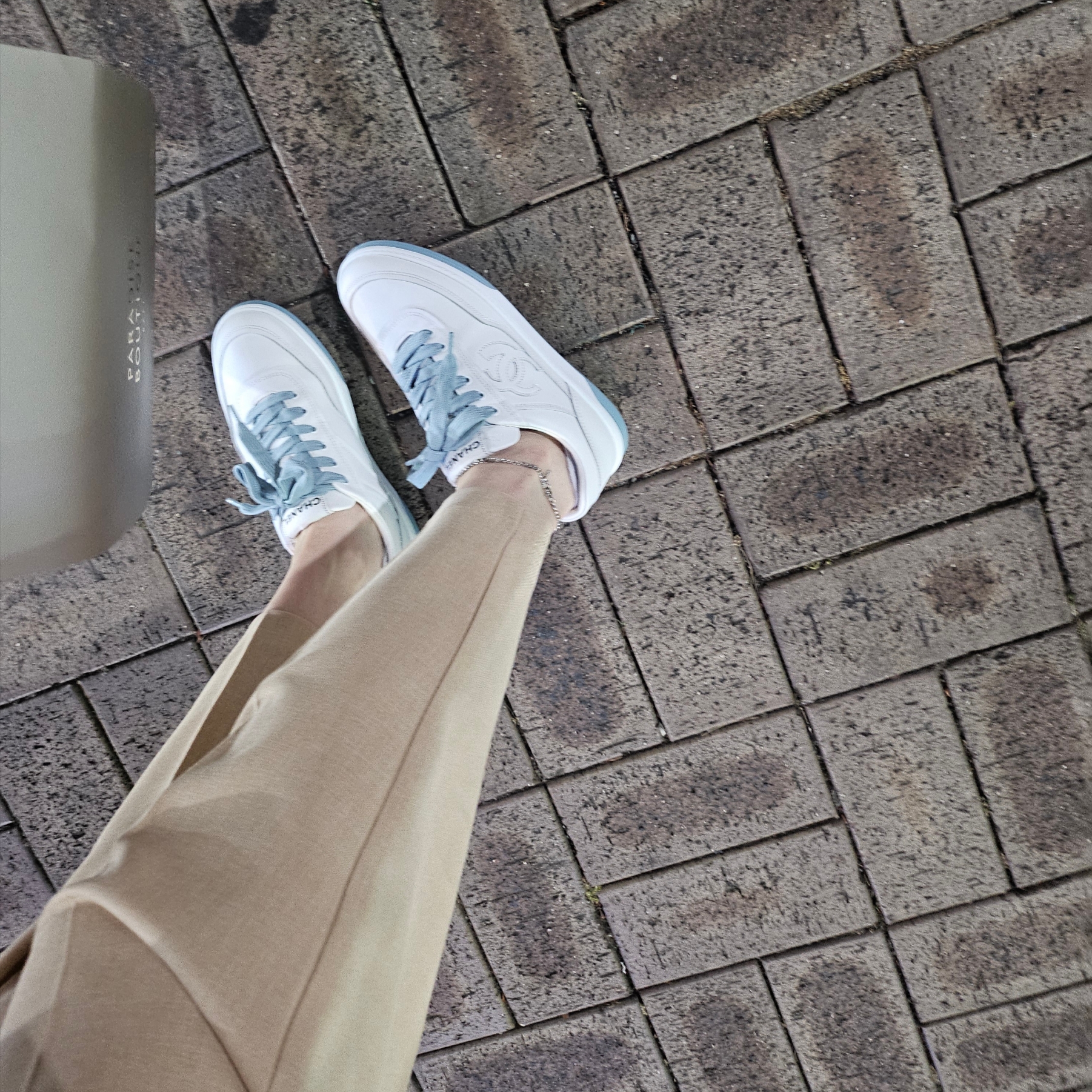 (W) Chanel Sneakers Calfskin & White, Adidas Samba OG Cloud White 착용 스타일 - 3