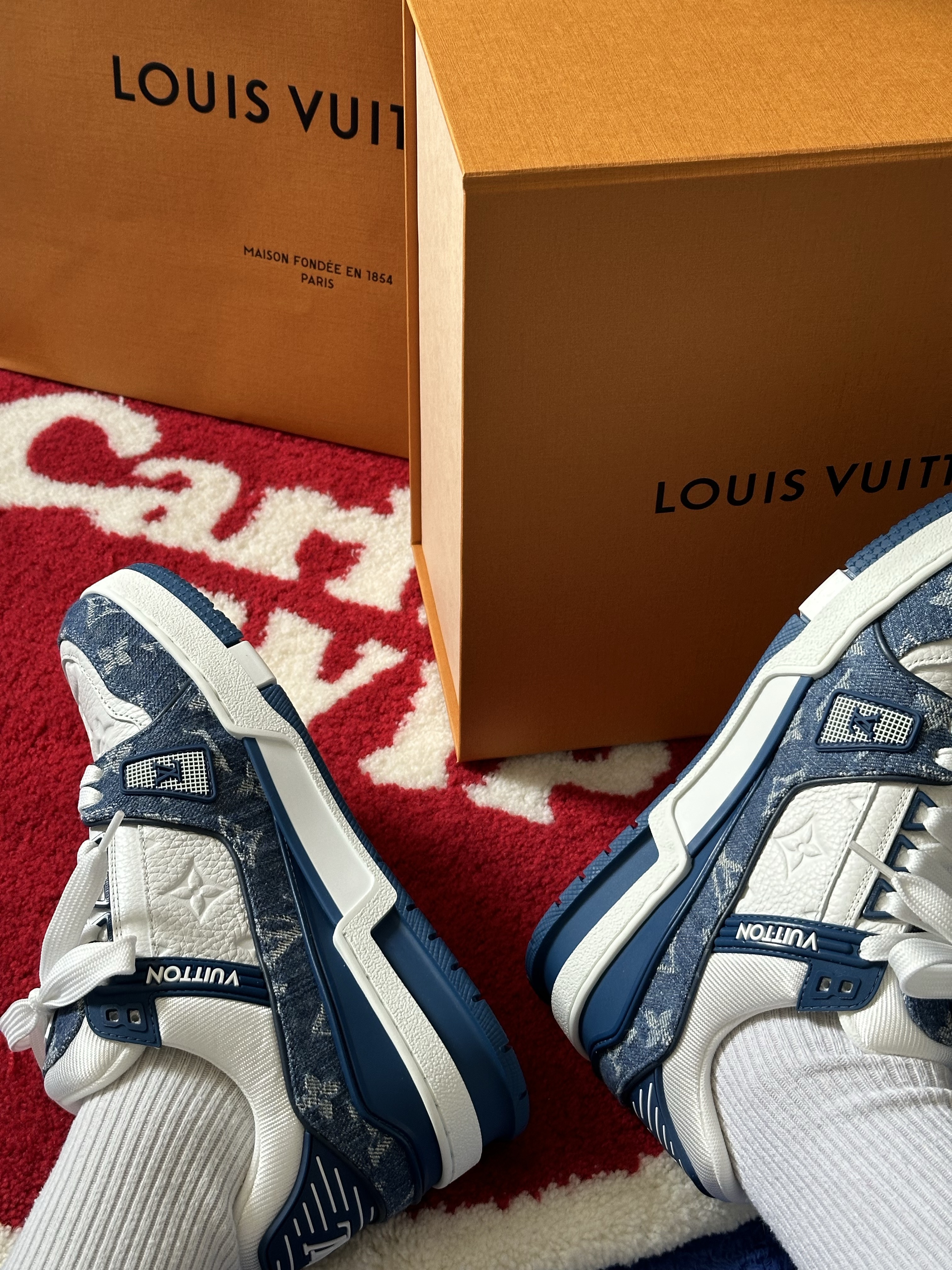 Louis Vuitton LV Trainer Sneakers Monogram Denim Blue 착용 스타일