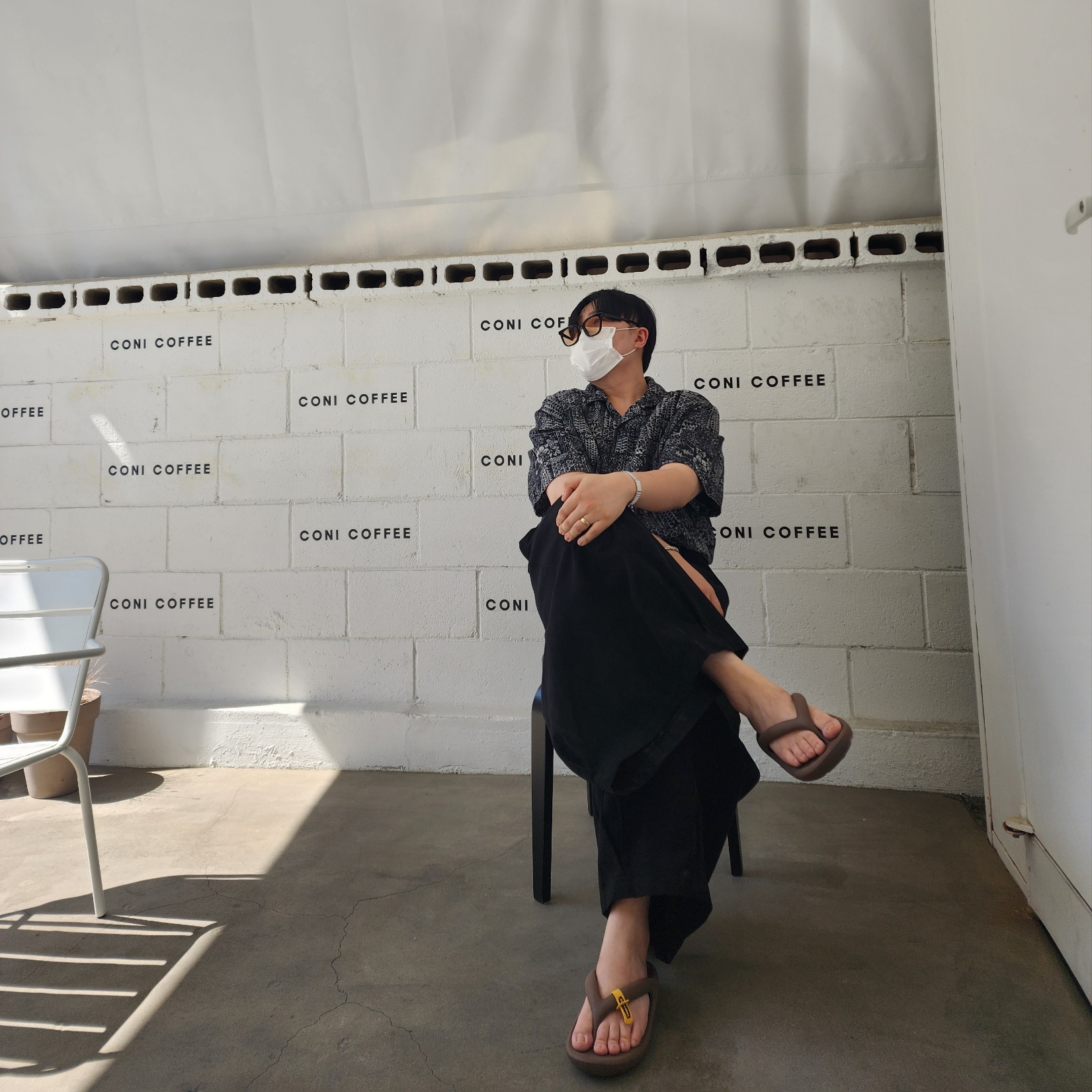 Taw&Toe Flip Flop Zerovity Bio Espresso 착용 스타일 - 5