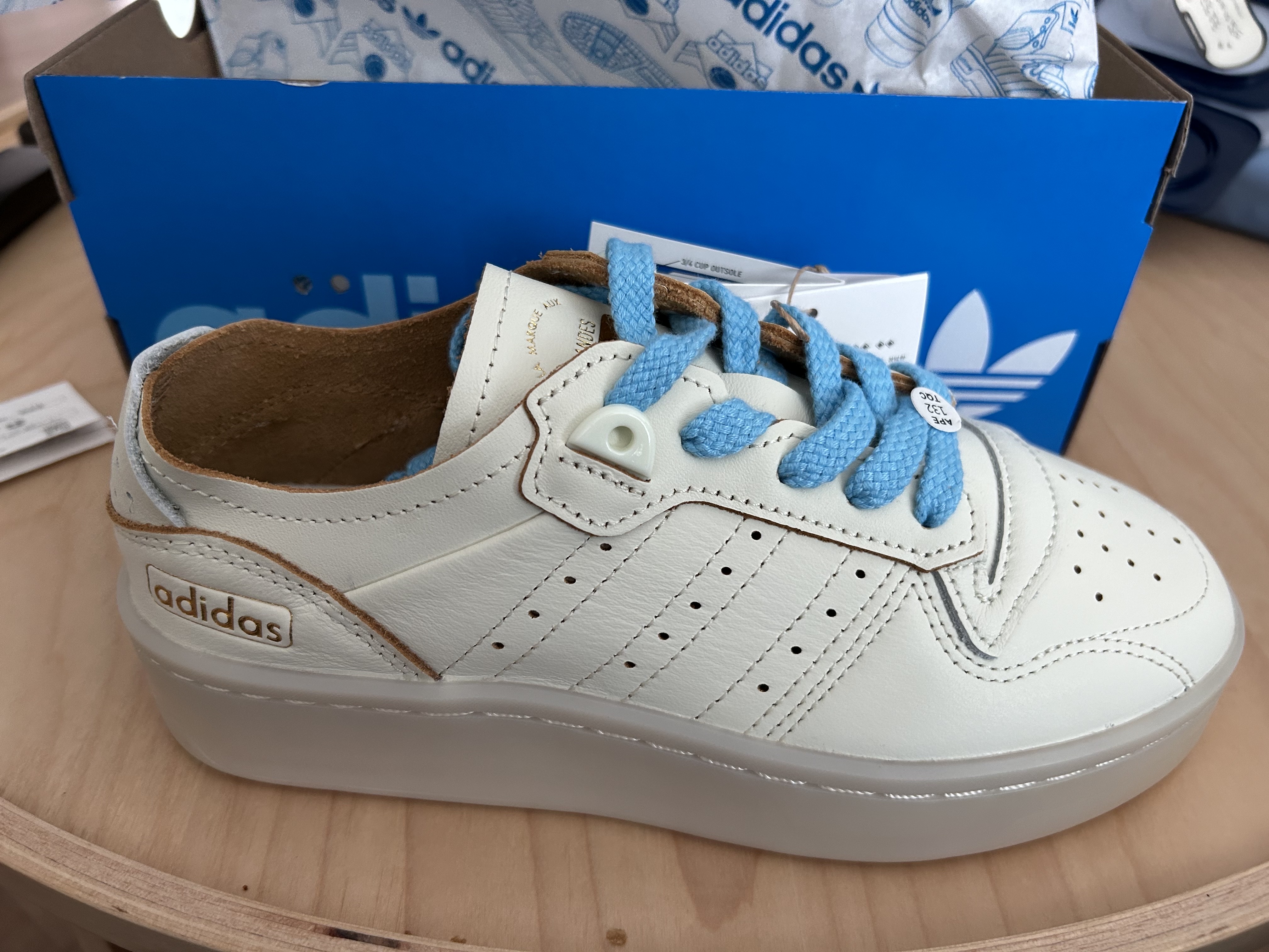 Adidas Rivalry Summer Low Ivory Gold Metallic 착용 스타일