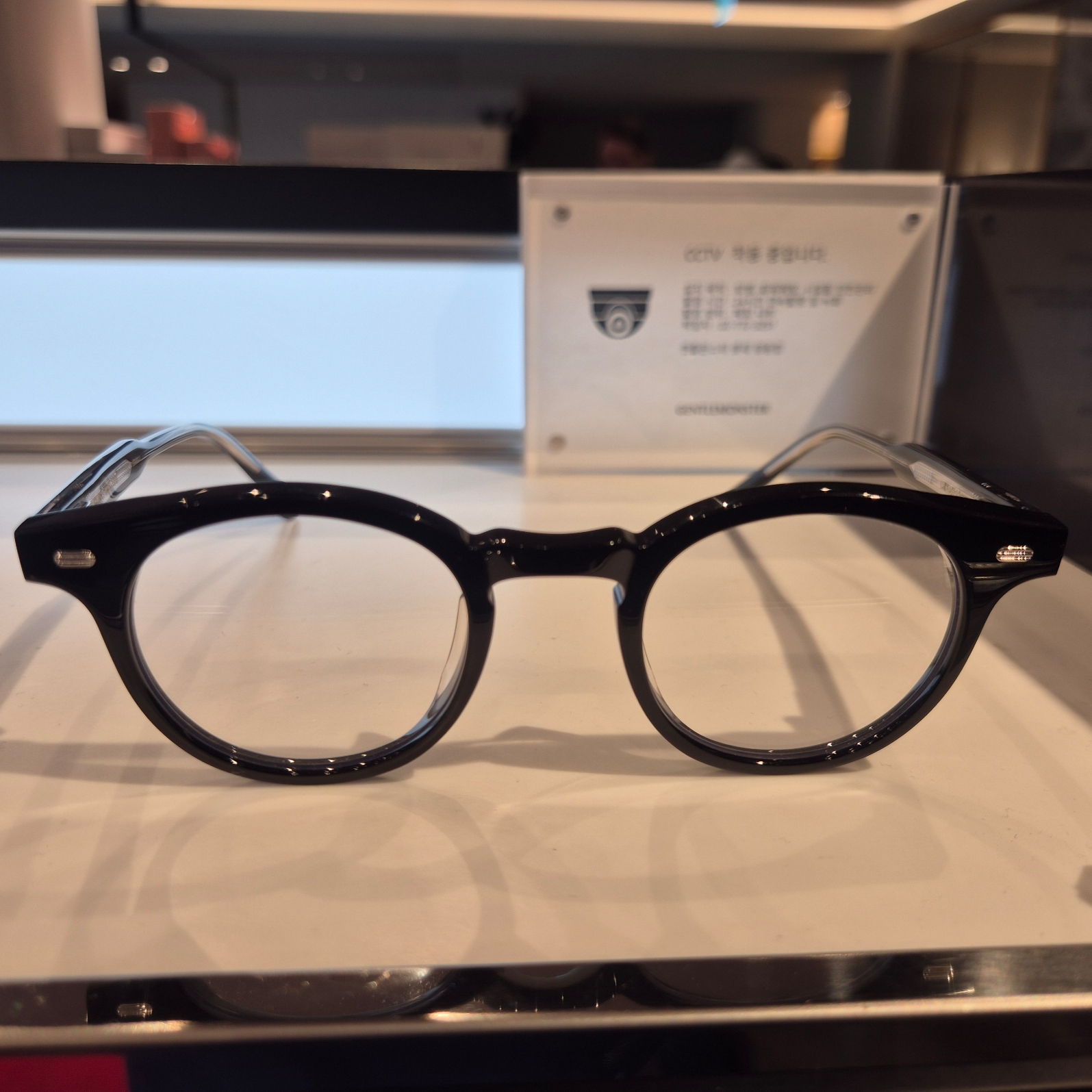 Gentle Monster x Maison Margiela MM116 Black Clear 착용 스타일