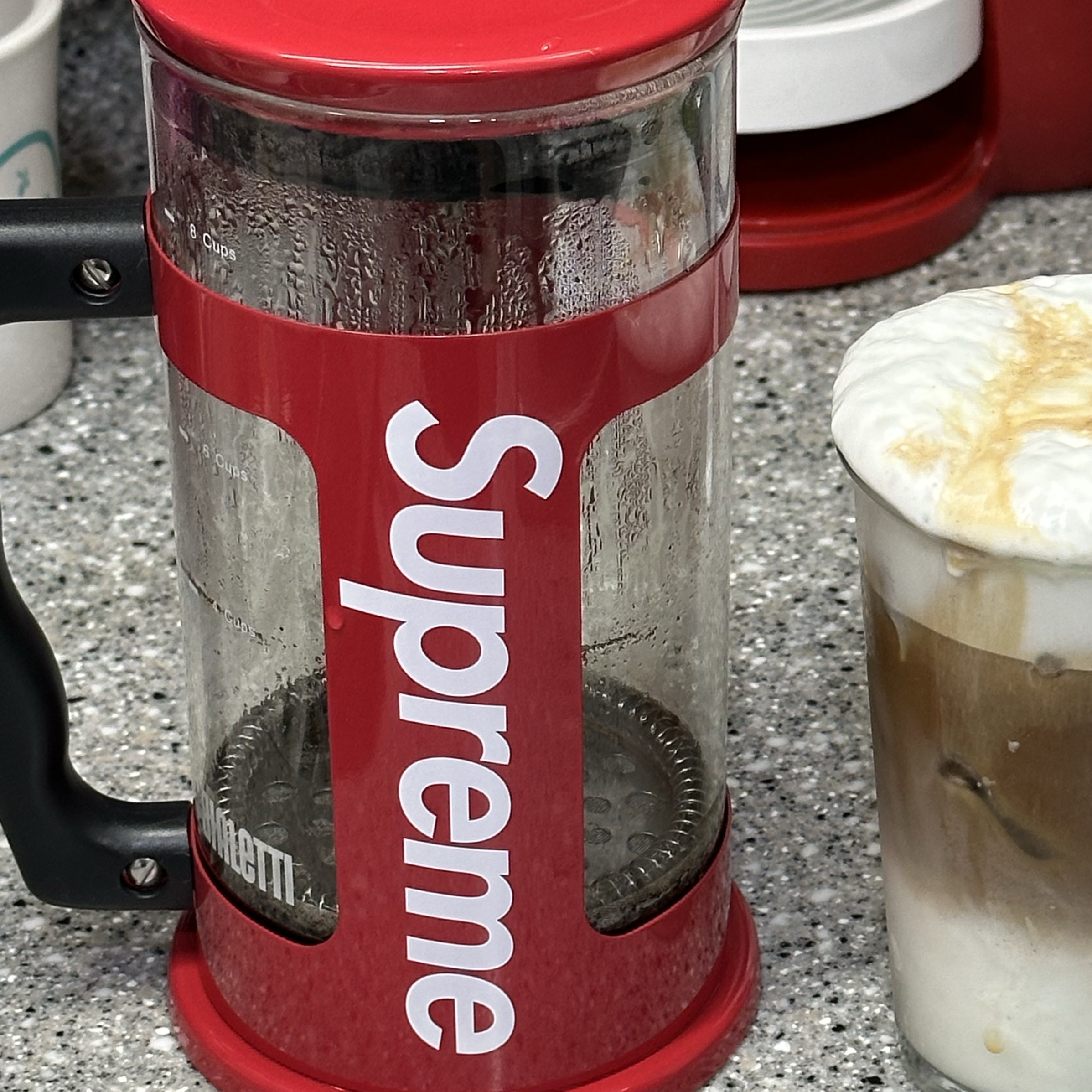 Supreme x Bialetti 8-Cup French Press Red - 24SS 착용 스타일