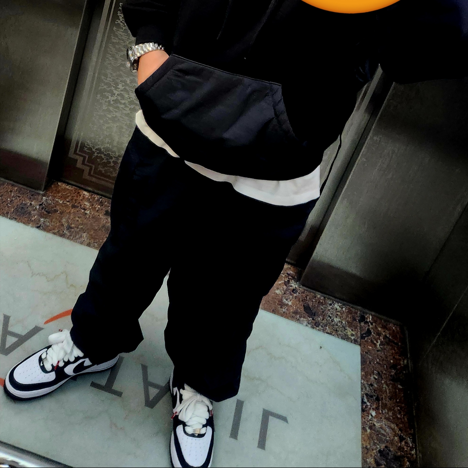Nike Air Force 1 '07 Black White, IAB Studio Woven Hoodie Black 착용 스타일