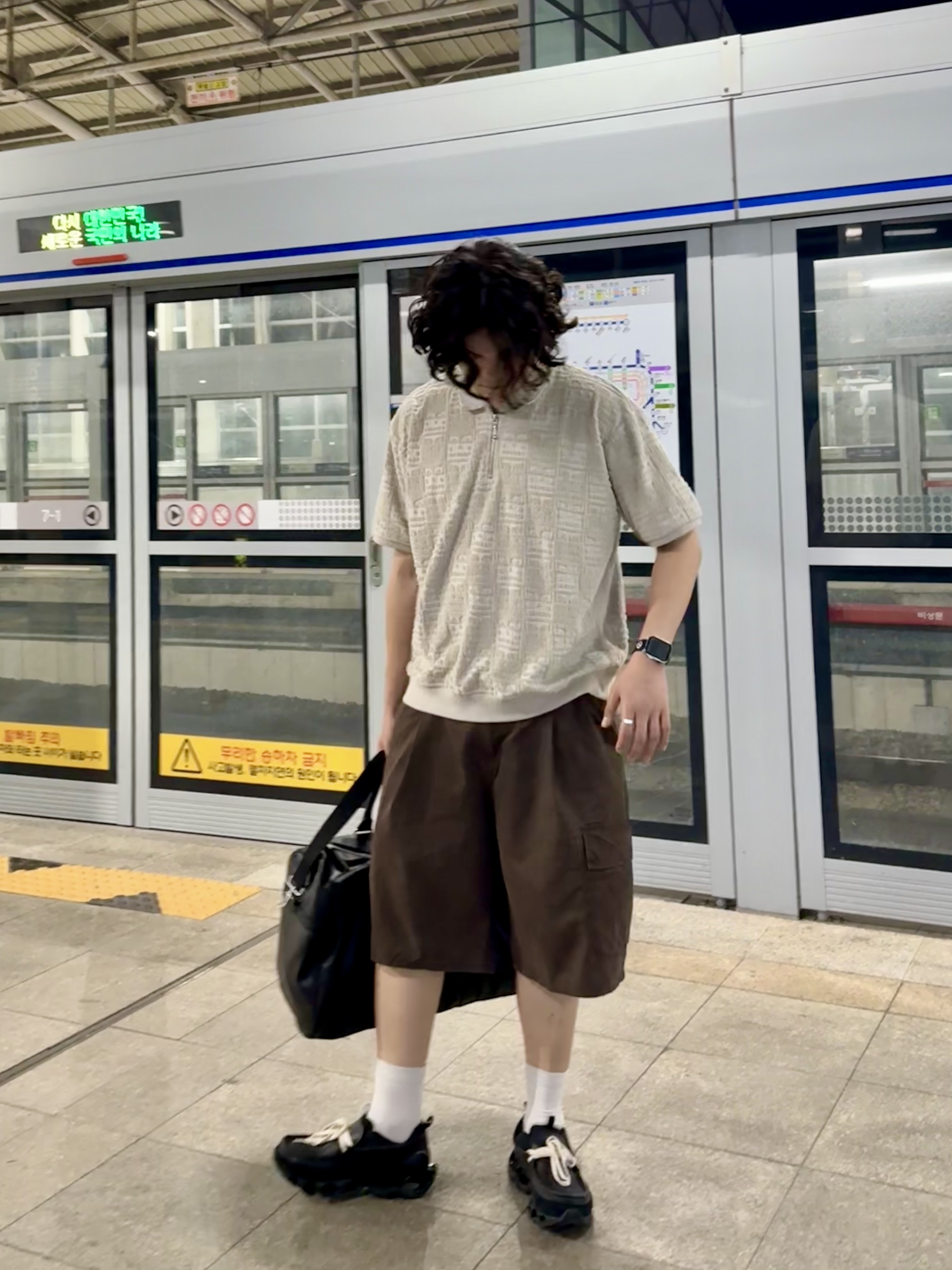 Mizuno Wave Prophecy MOC Black, IAB Studio x Obey Carter Terry Polo Silver Grey 착용 스타일