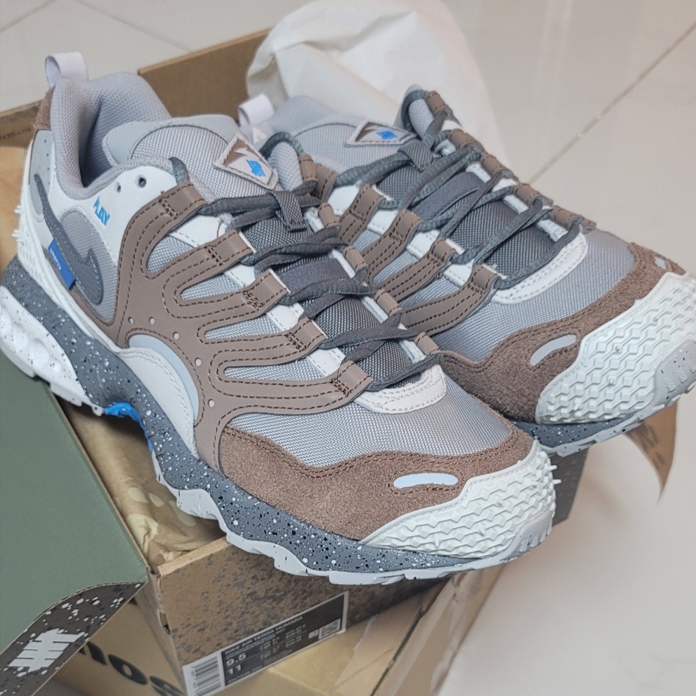 Nike x Undefeated Air Terra Humara Archaeobrown 착용 스타일 - 5