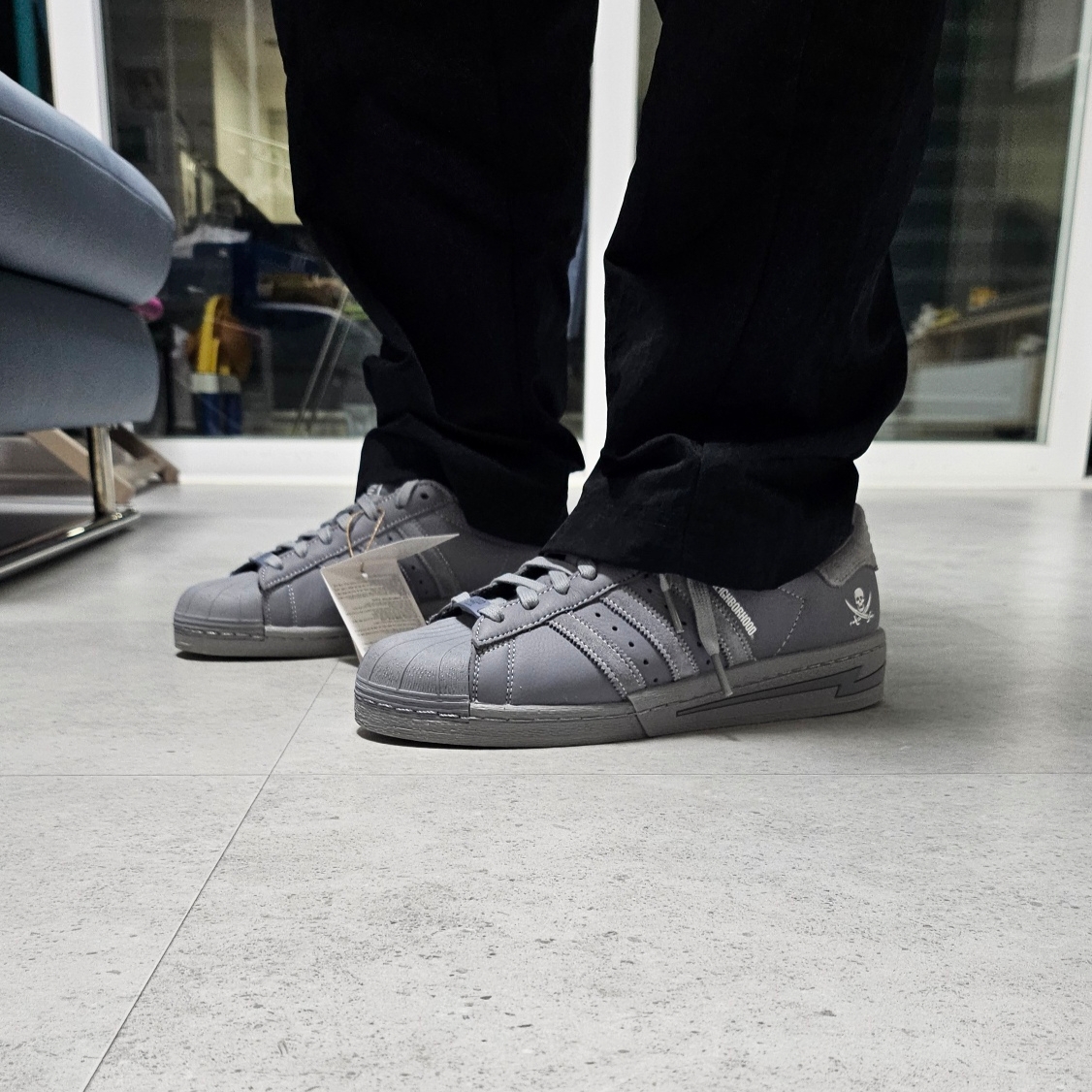 Adidas x Neighborhood Superstar 2024 Grey Cloud White 착용 스타일 - 8